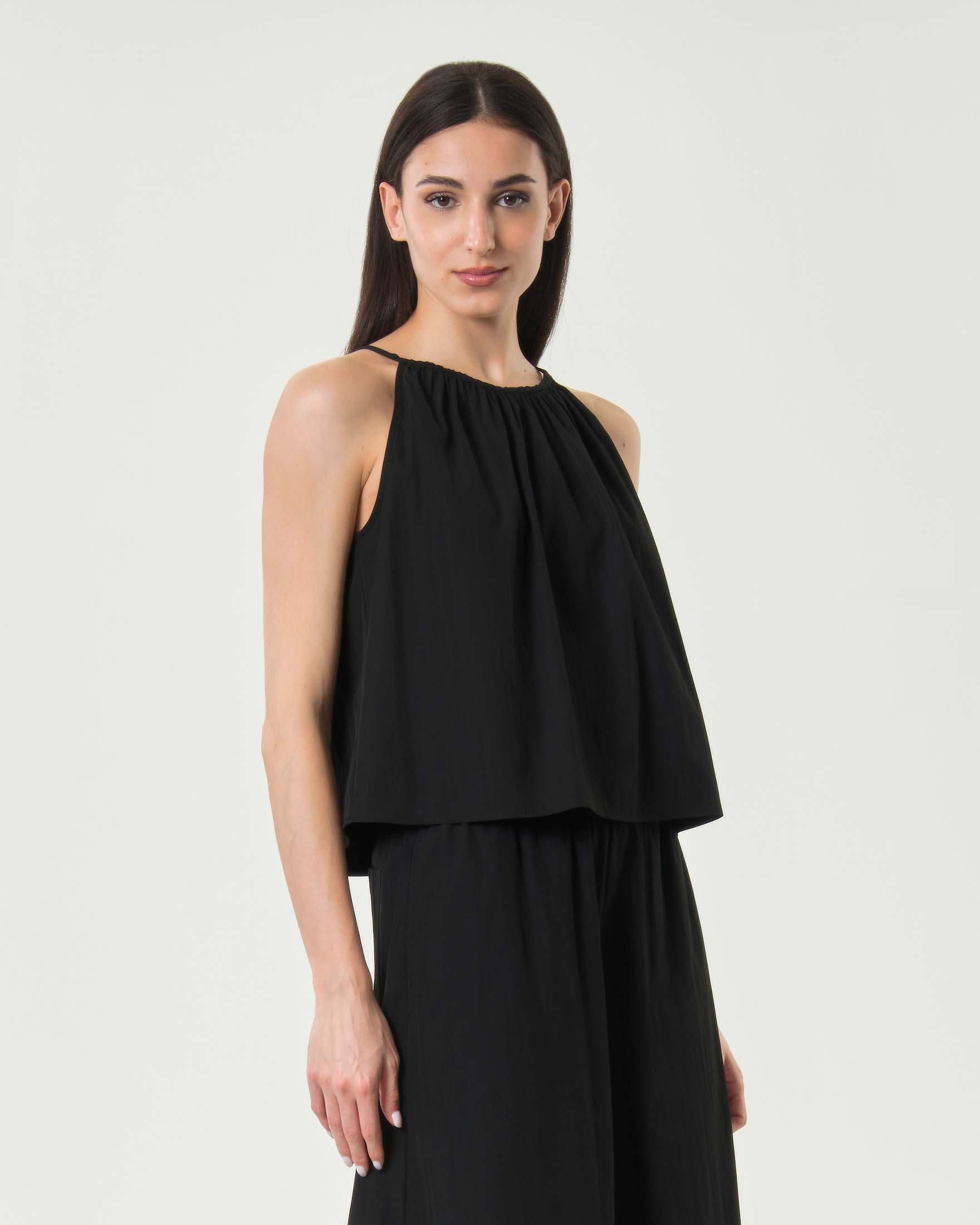 Top corto nero con scollo a giro drappeggiato e chiusura a goccia sul retro