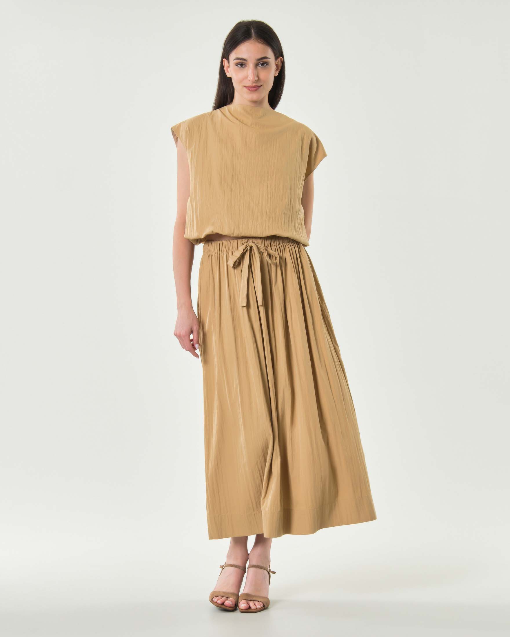 Blusa crop Milla cammello con scollo a barchetta e maniche ad aletta image