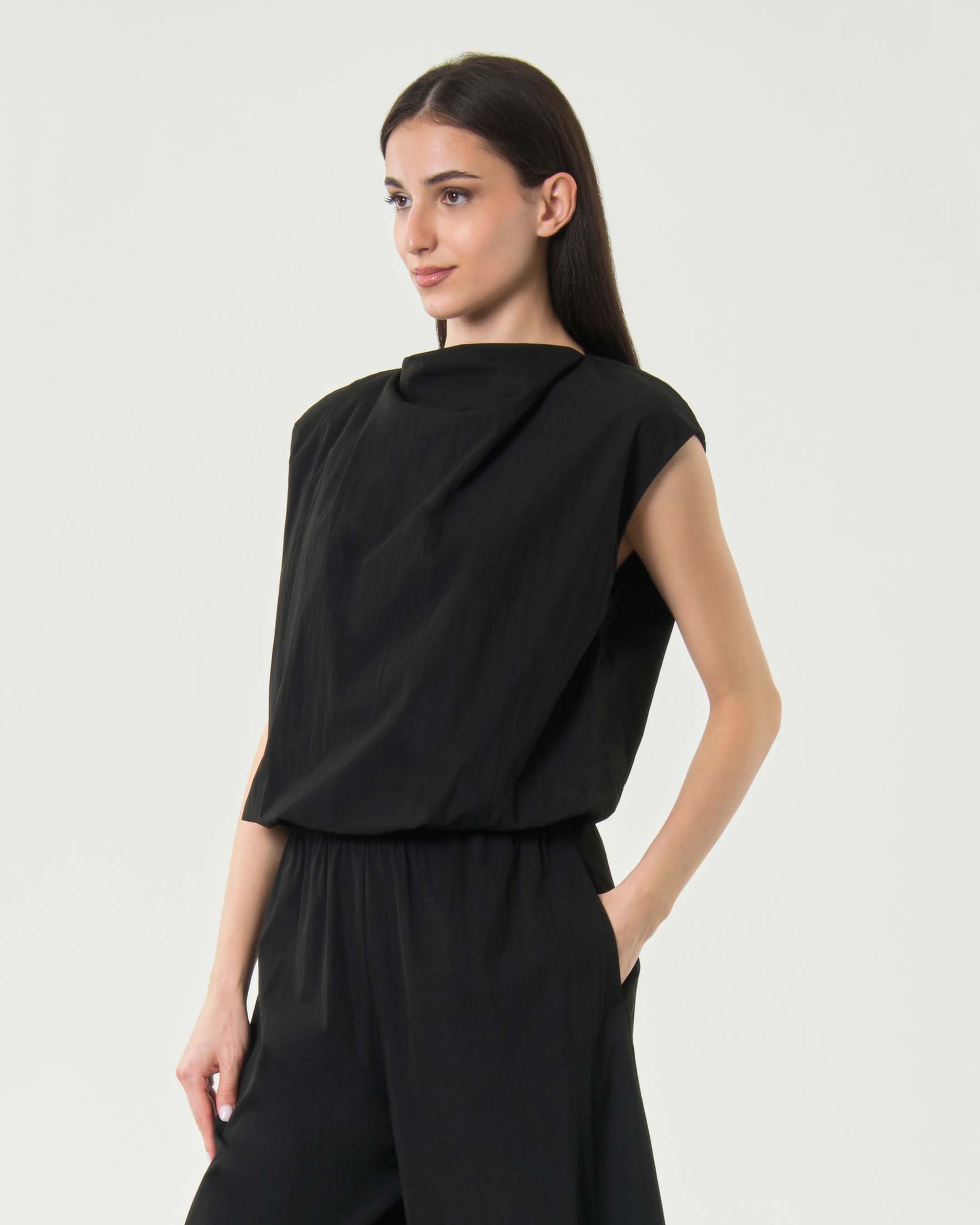 Blusa crop Milla nera con scollo a barchetta e maniche ad aletta