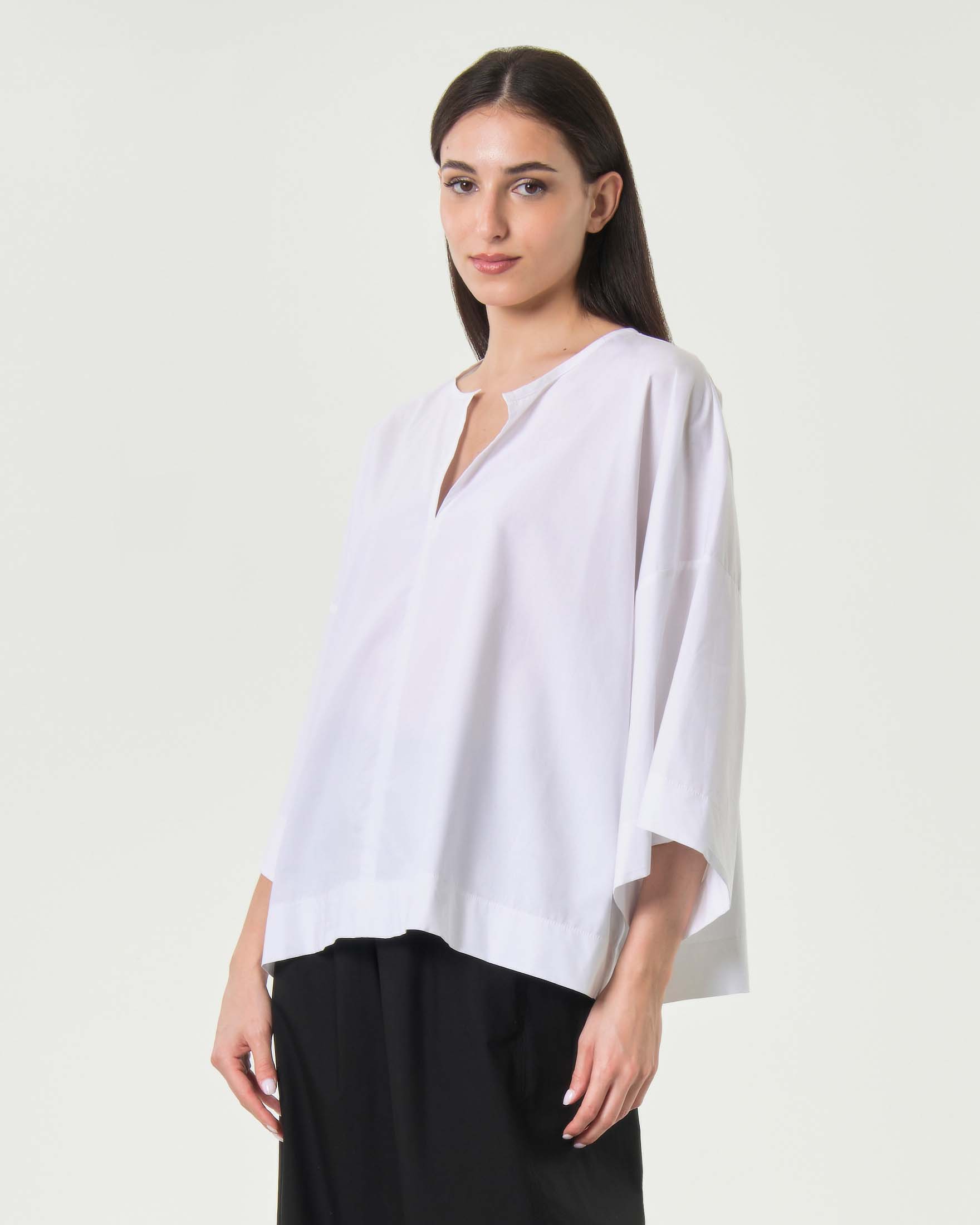 Camicia over Milla bianca in popeline con scollo a V e maniche ampie