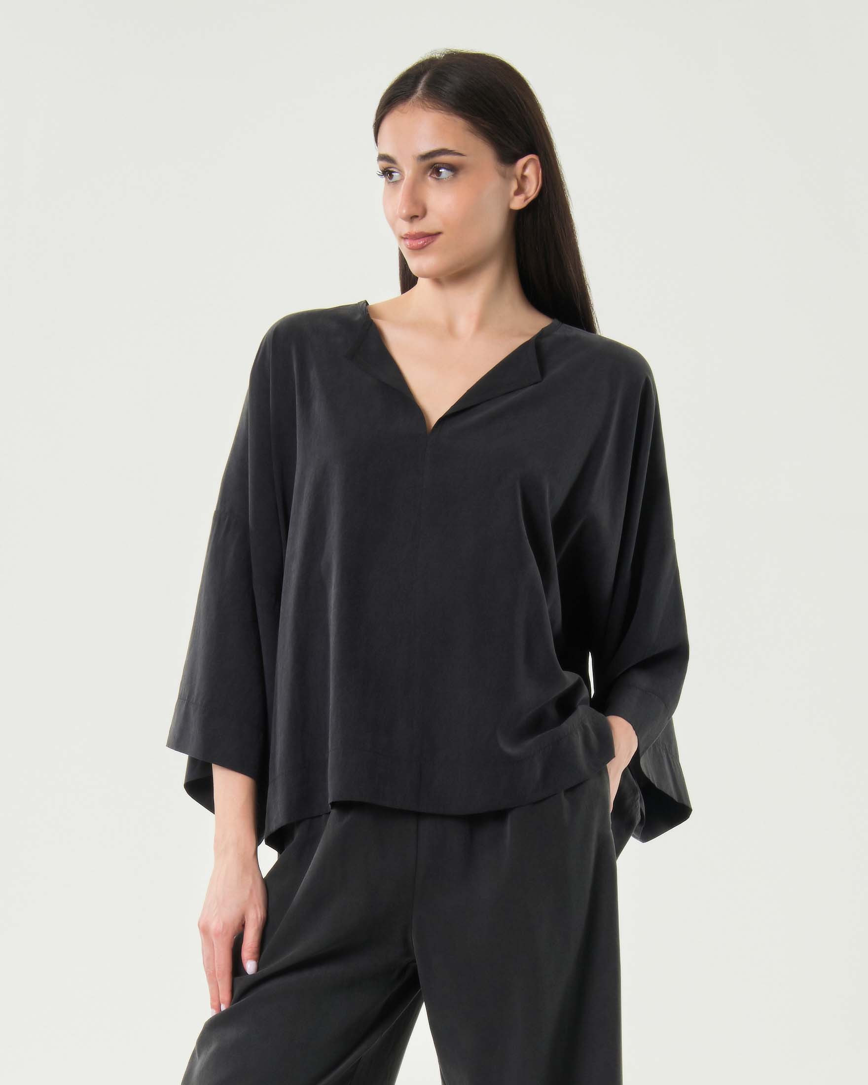 Blusa over Milla nera in tencel con scollo a V e maniche a tre quarti