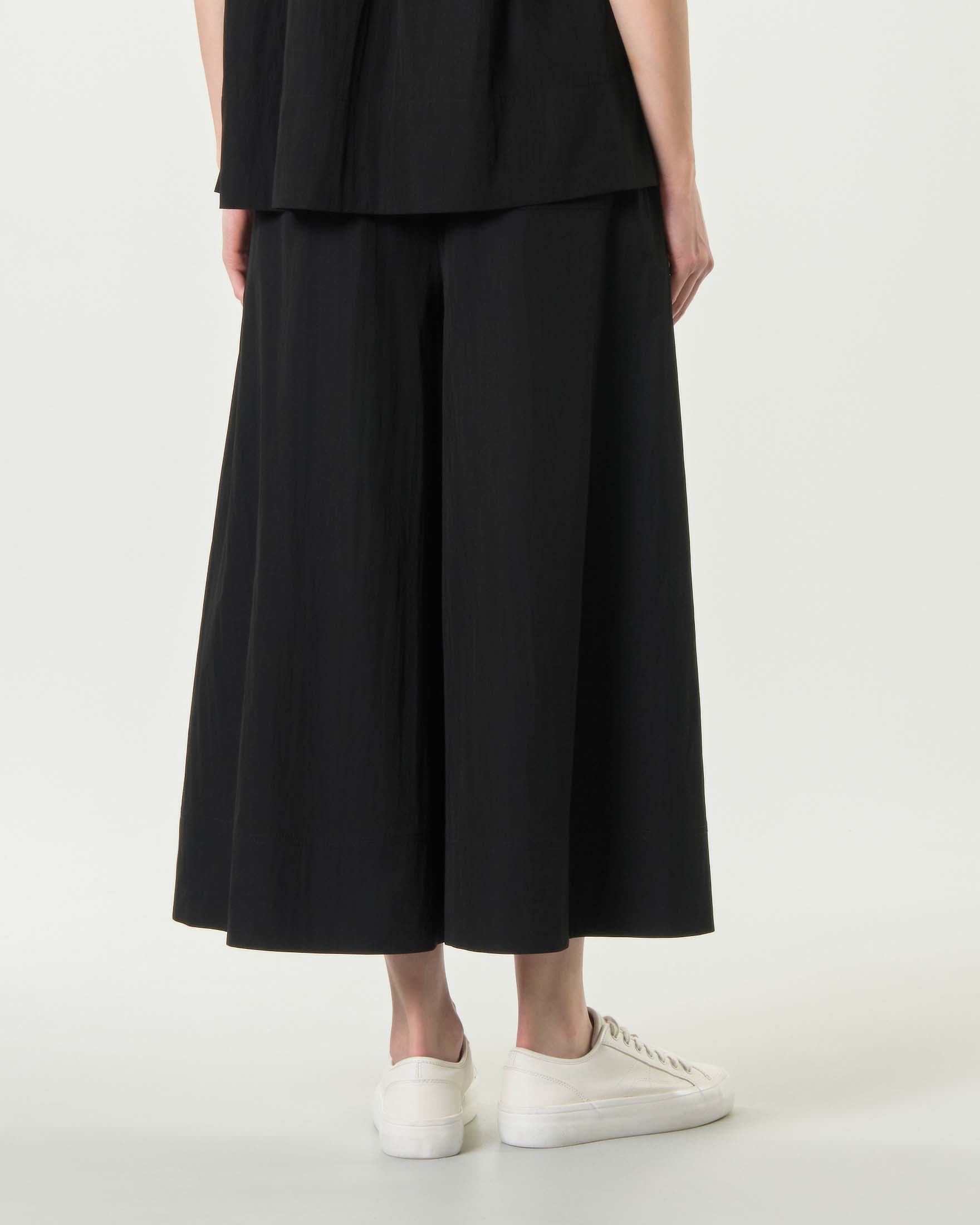 Pantaloni cropped a palazzo Milla neri con vita elasticizzata e tasche