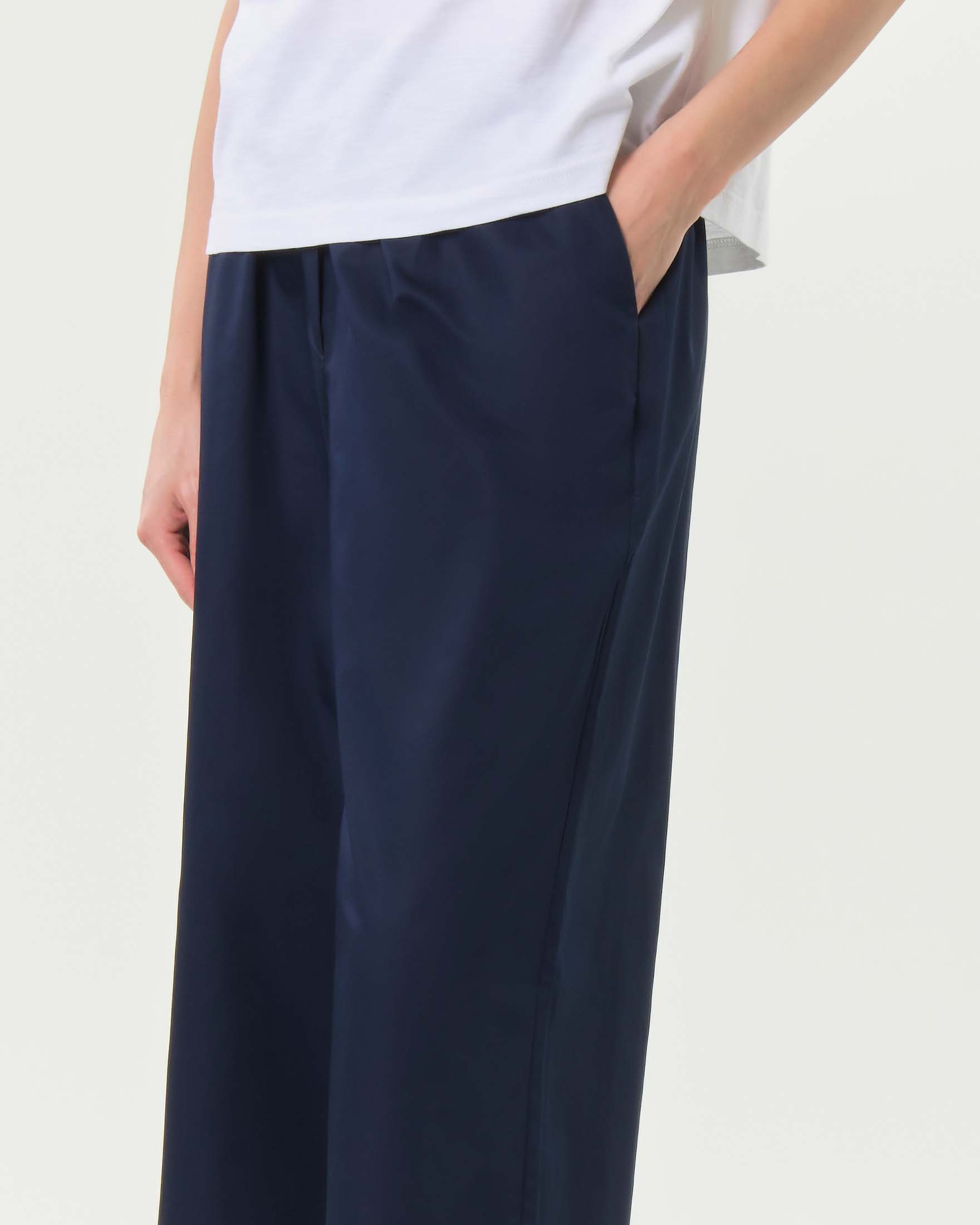 Pantaloni cropped Milla blu in popeline di puro cotone con vita elasticizzata e tasche oblique image
