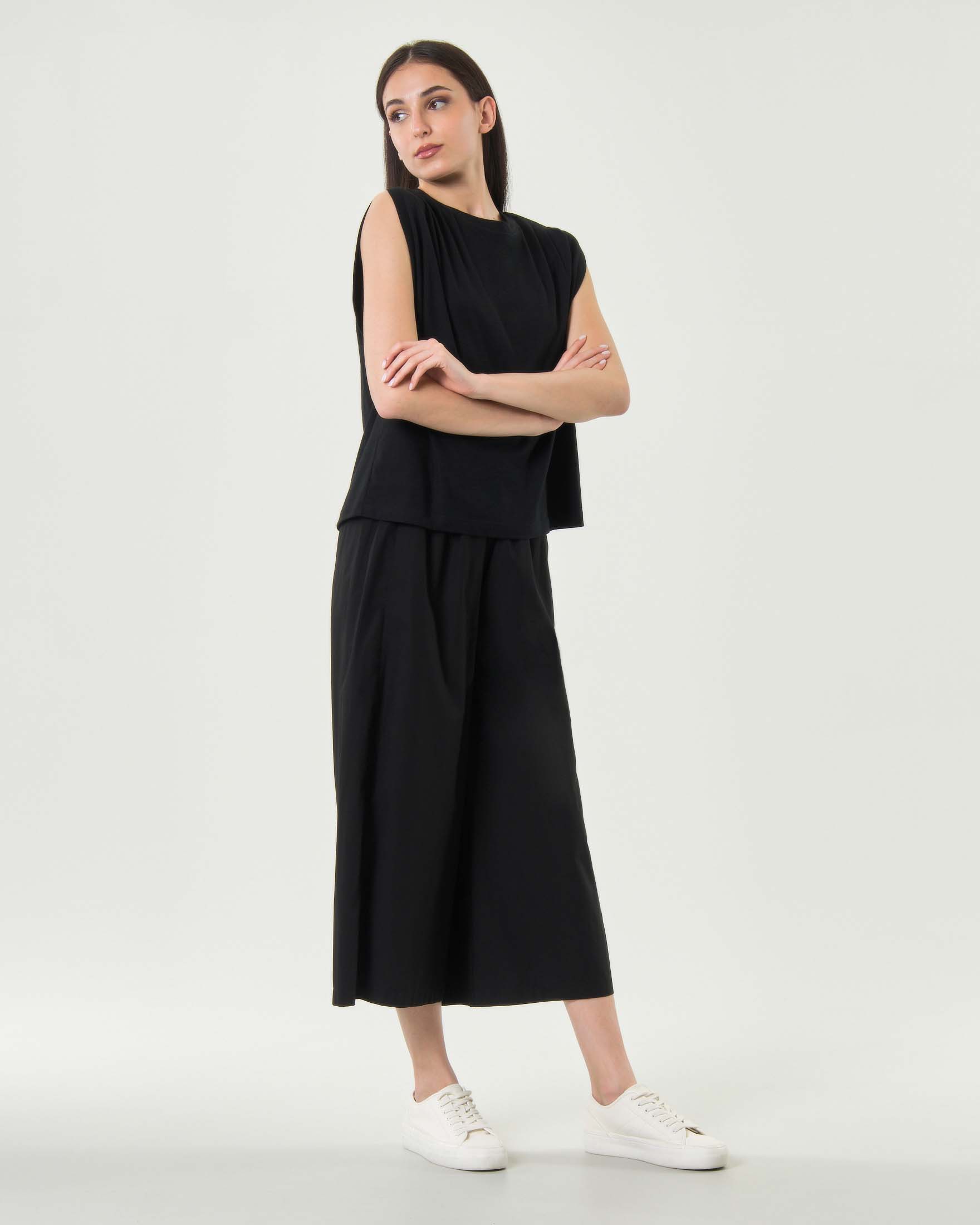 Pantaloni cropped Milla neri in popeline di cotone con vita elasticizzata e tasche alla francese