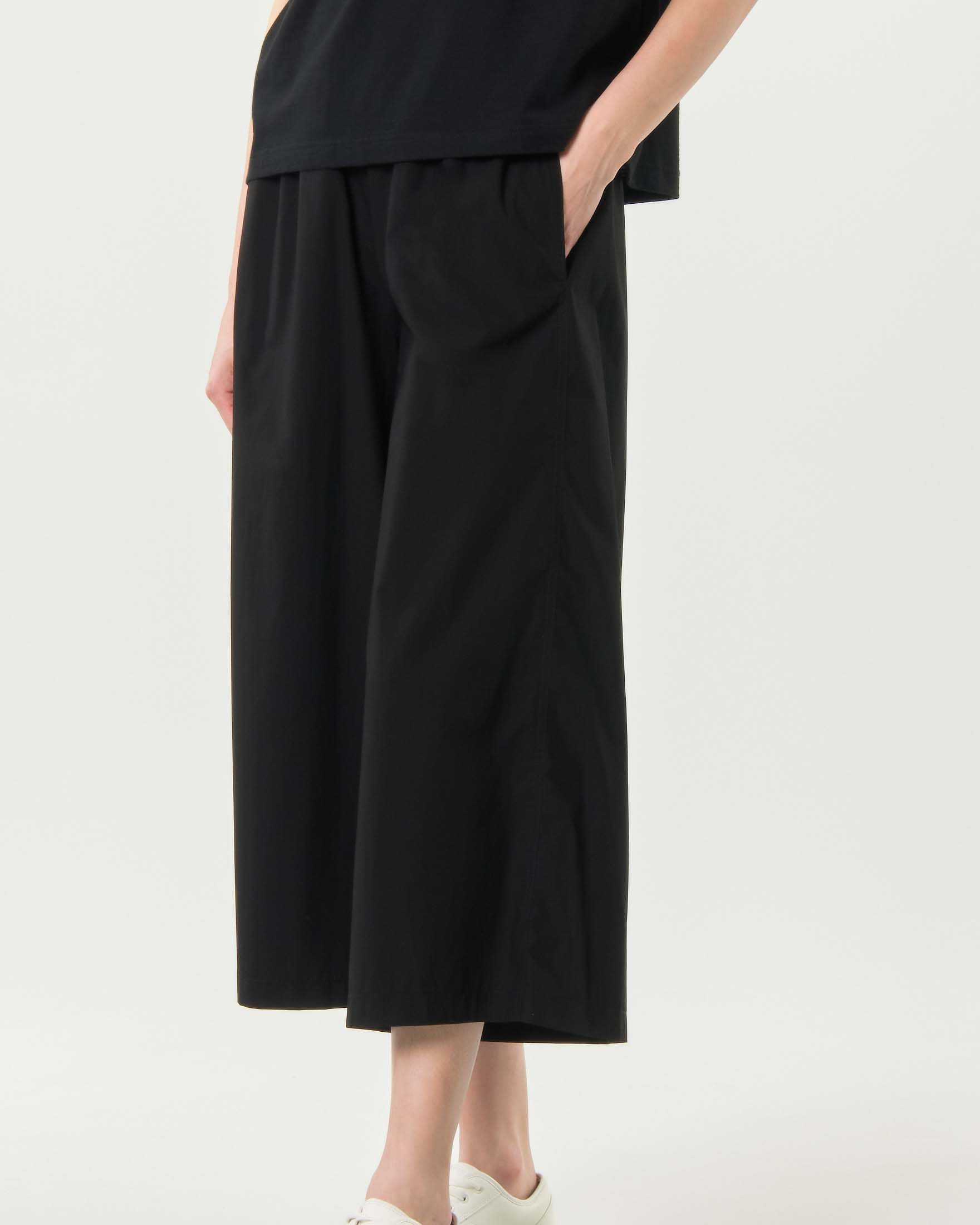 Pantaloni cropped Milla neri in popeline di cotone con vita elasticizzata e tasche alla francese image