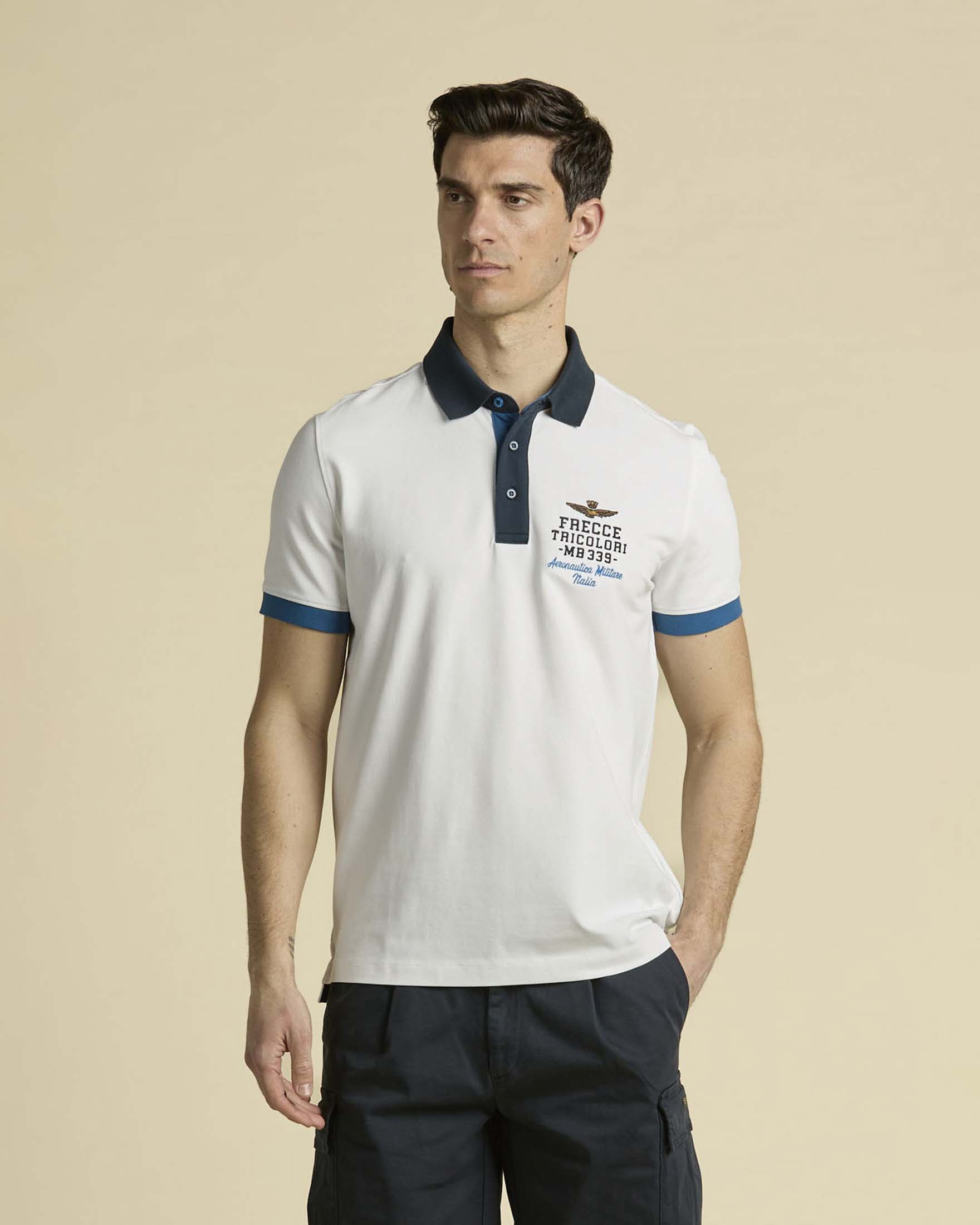 Polo bianca Aeronautica Militare con colletto e bordo manica in contrasto