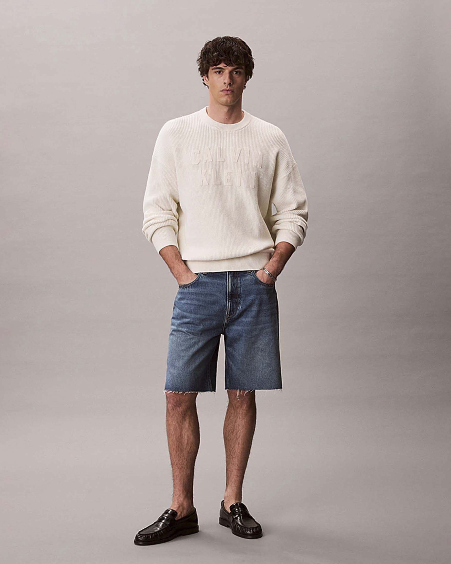 Bermuda Calvin Klein Jeans lavaggio scuro in cotone con orlo sfilacciato