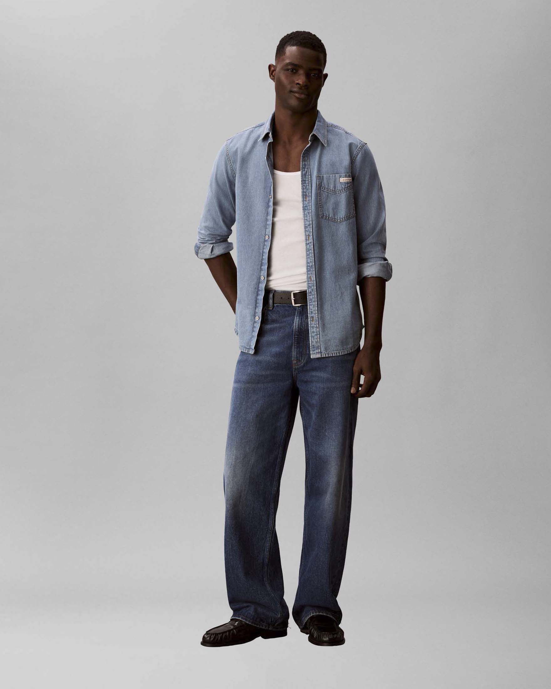 Camicia Calvin Klein Jeans in denim di cotone con patch logo