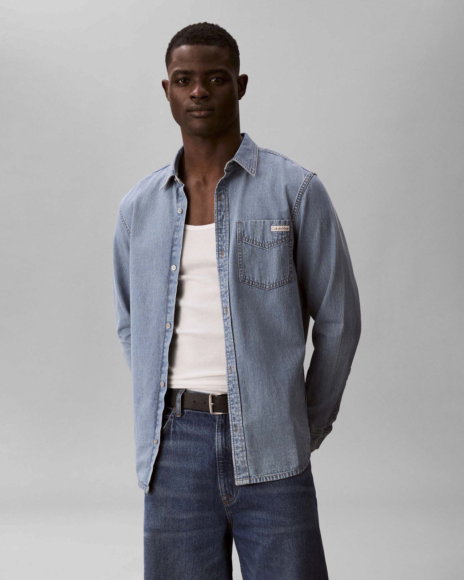 Camicia Calvin Klein Jeans in denim di cotone con patch logo image