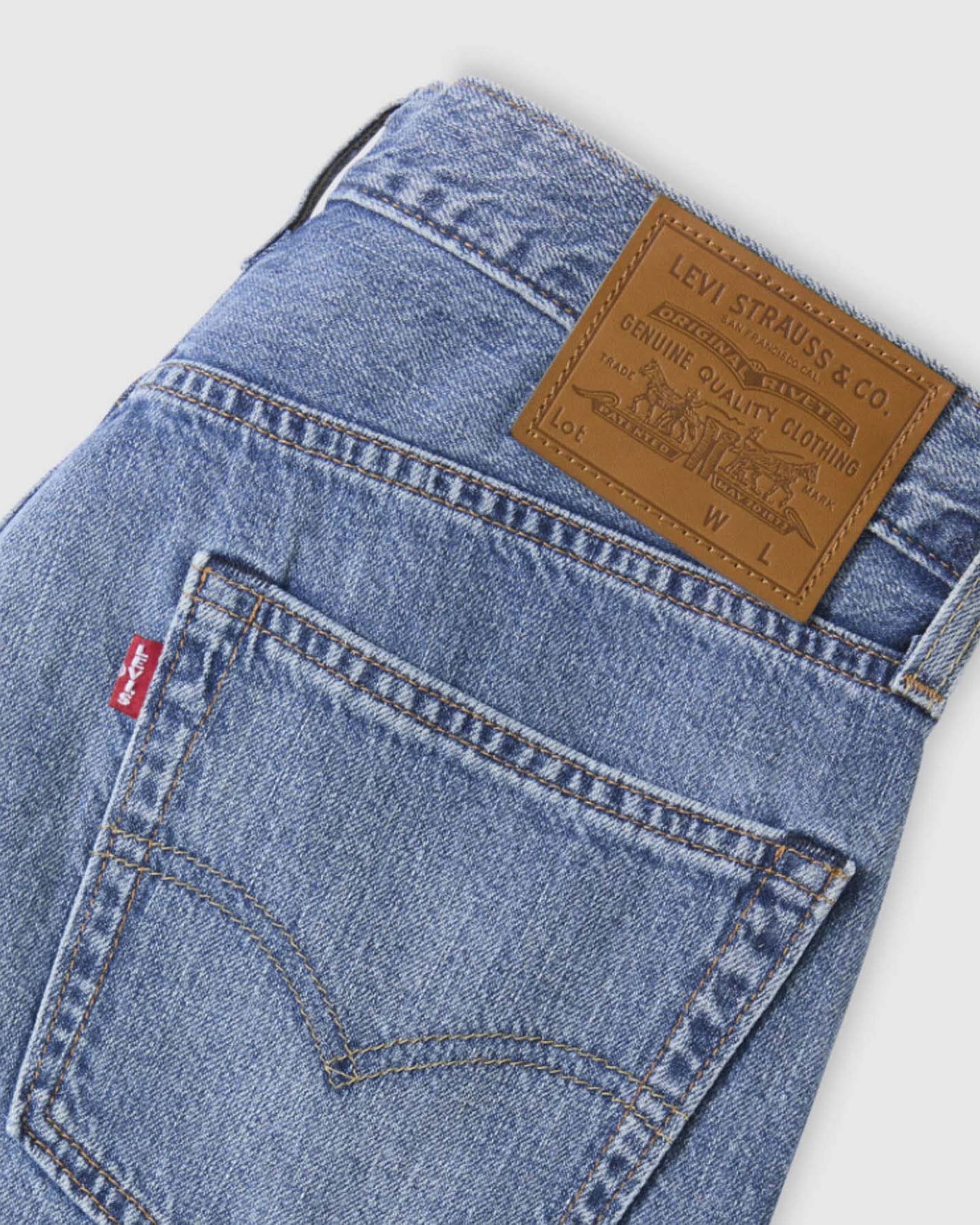 Jeans Levi's 555 relaxed-fit dal lavaggio chiaro in misto cotone