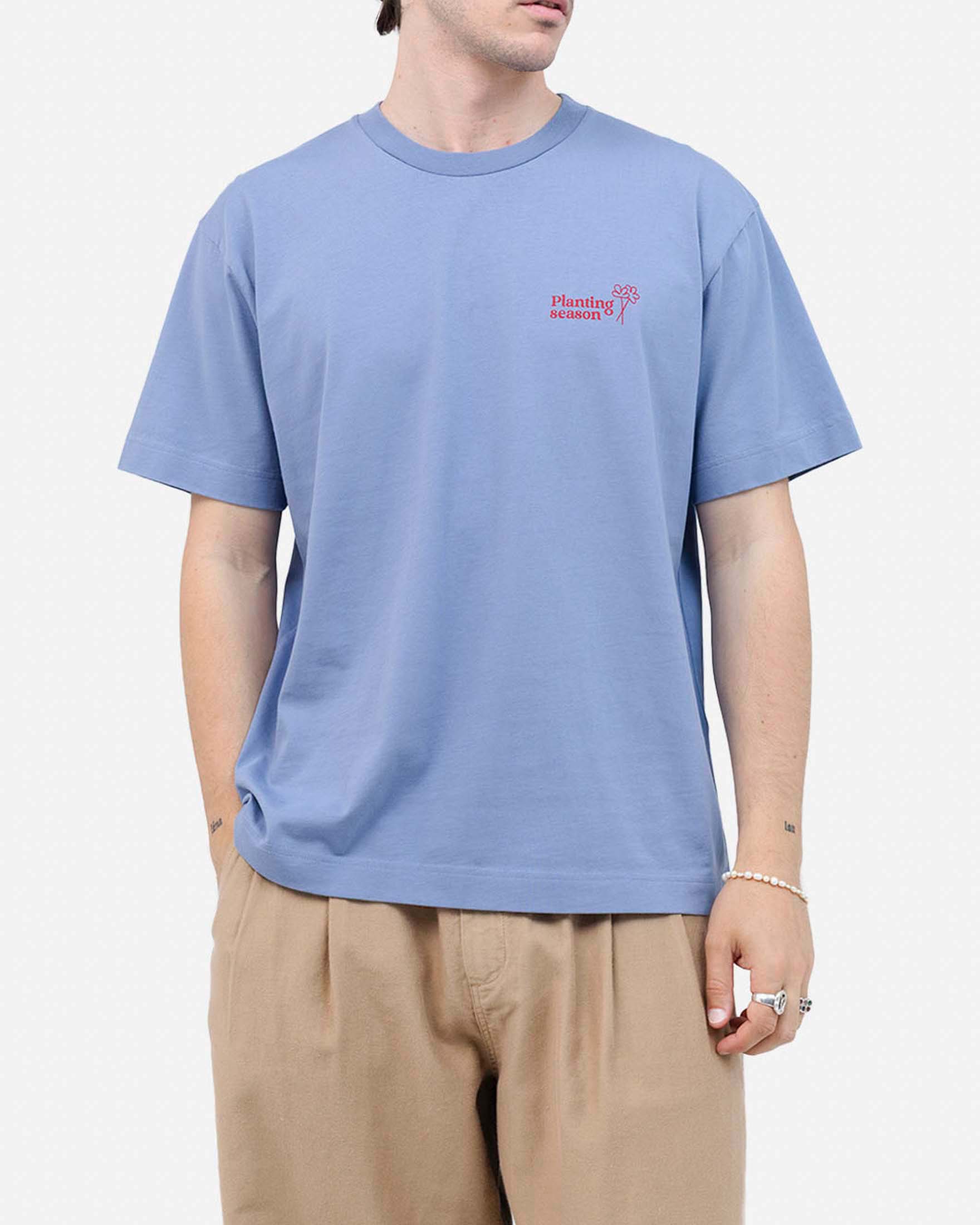 T-shirt Olow azzurra in cotone con stampa planting e taglio boxy