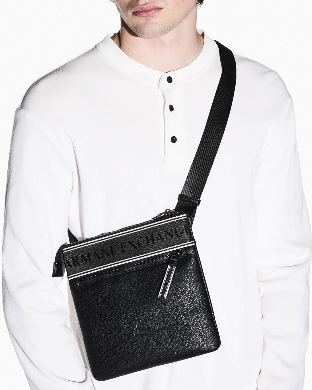 Borsa a tracolla Armani Exchange nera in similpelle con logo