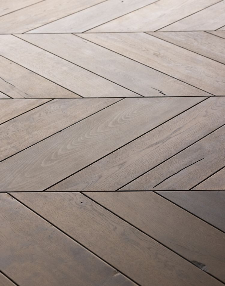 parquet in rovere antico posa a spina di pesce