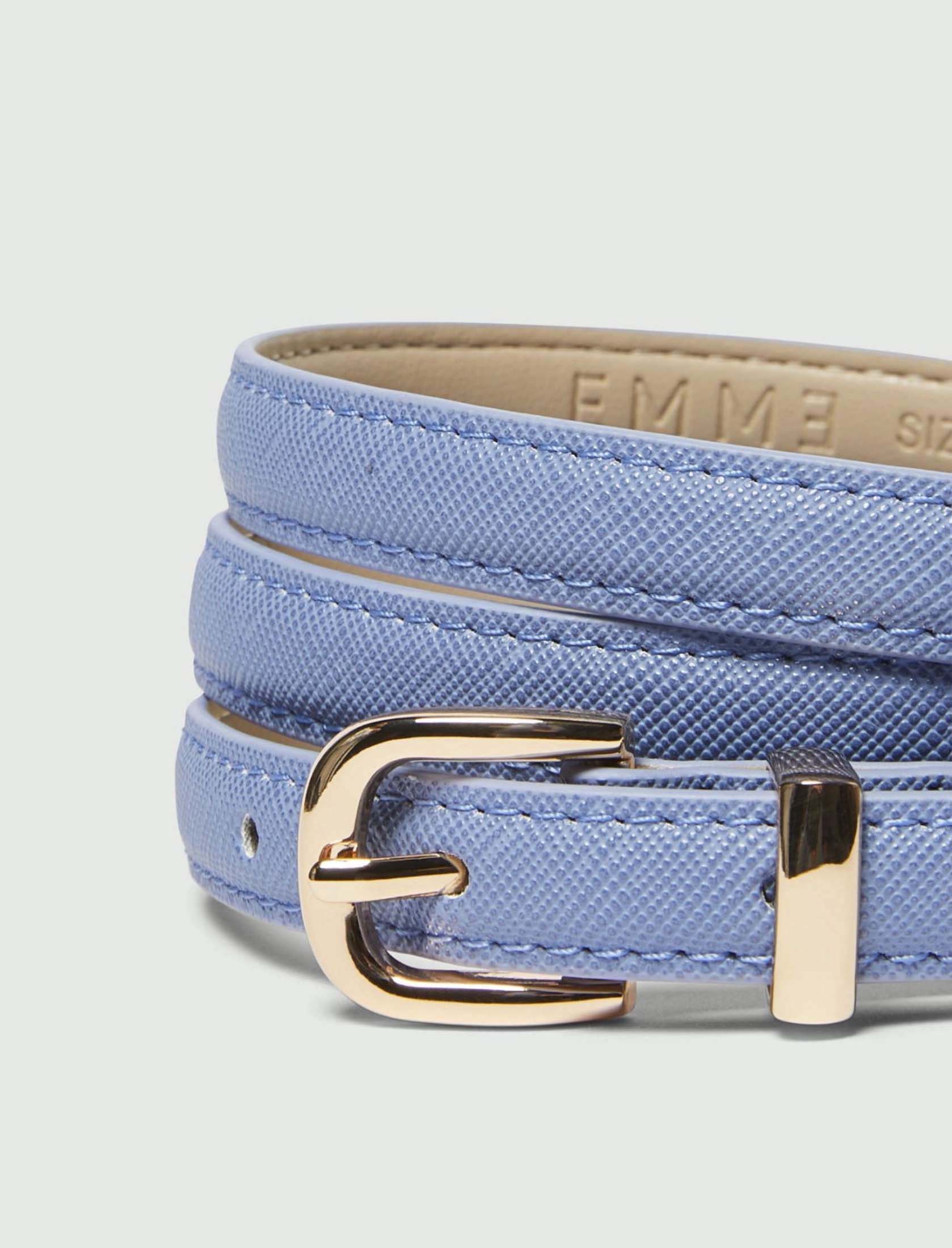 Cintura sottile Emme Marella azzurra in saffiano con interno a contrasto e fibbia e puntale dorati image