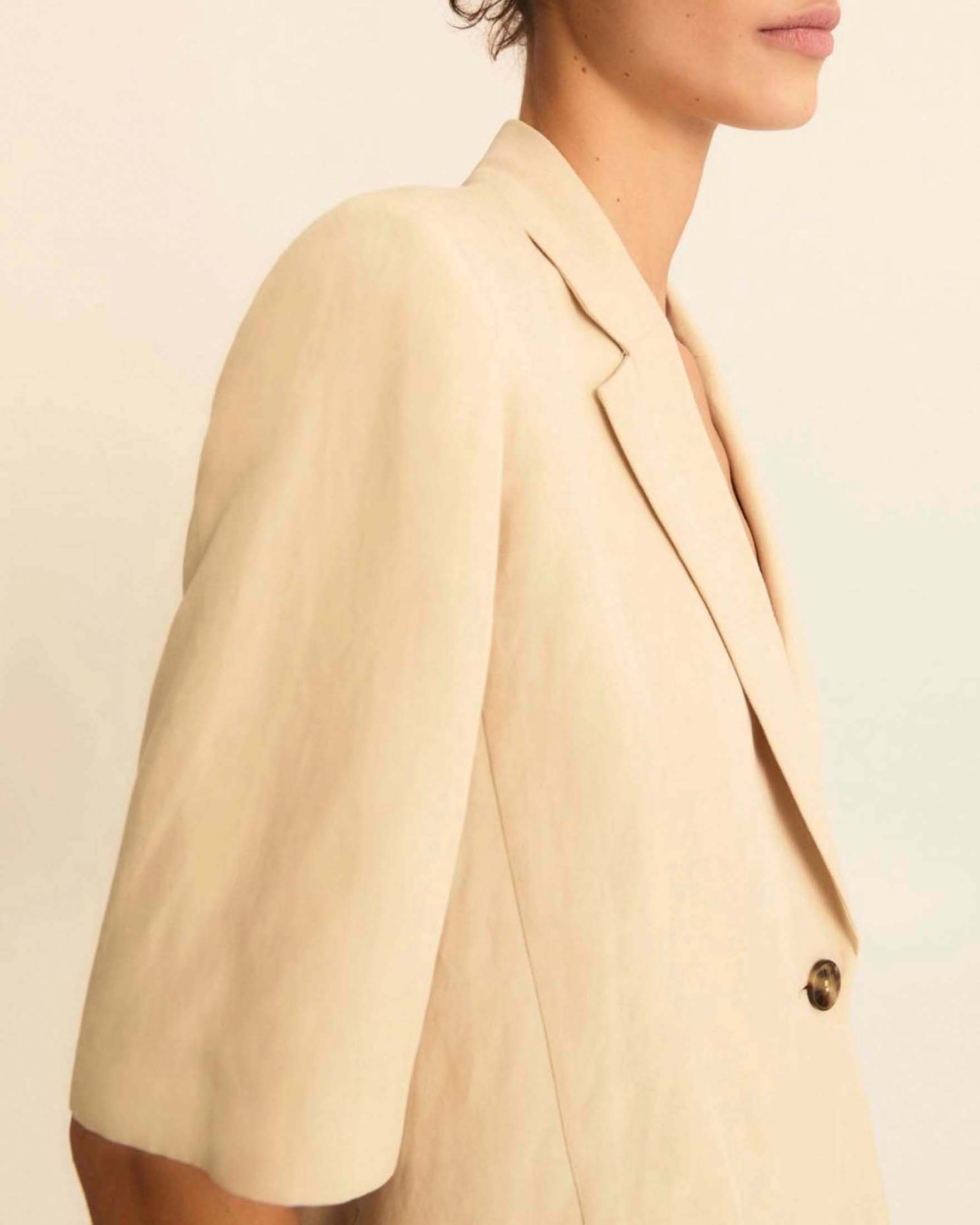 Blazer monopetto a maniche corte Emme Marella beige in lino e viscosa con tasche a patta e filetto image