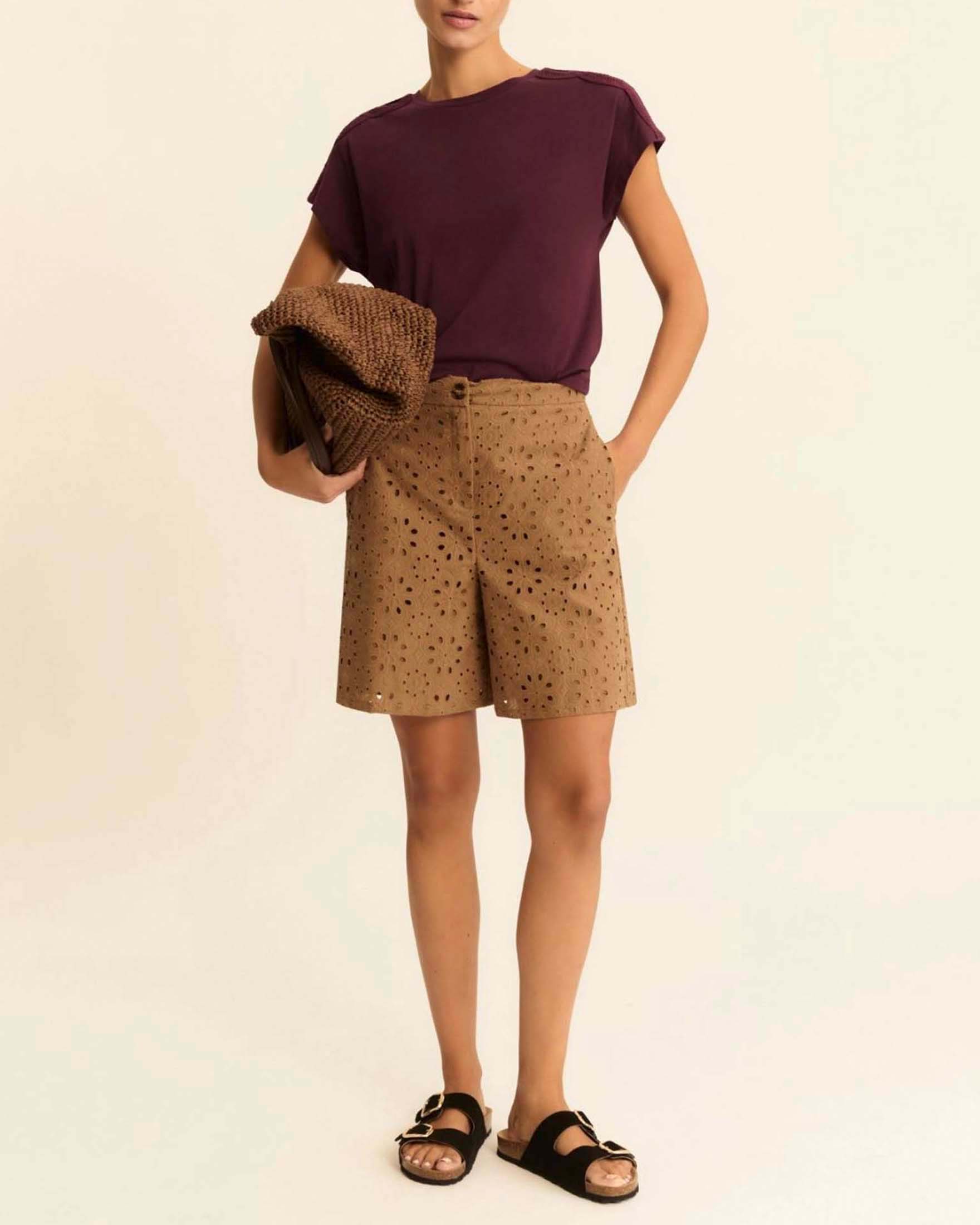 T-shirt girocollo bordeaux in jersey con maniche a kimono e dettagli traforati