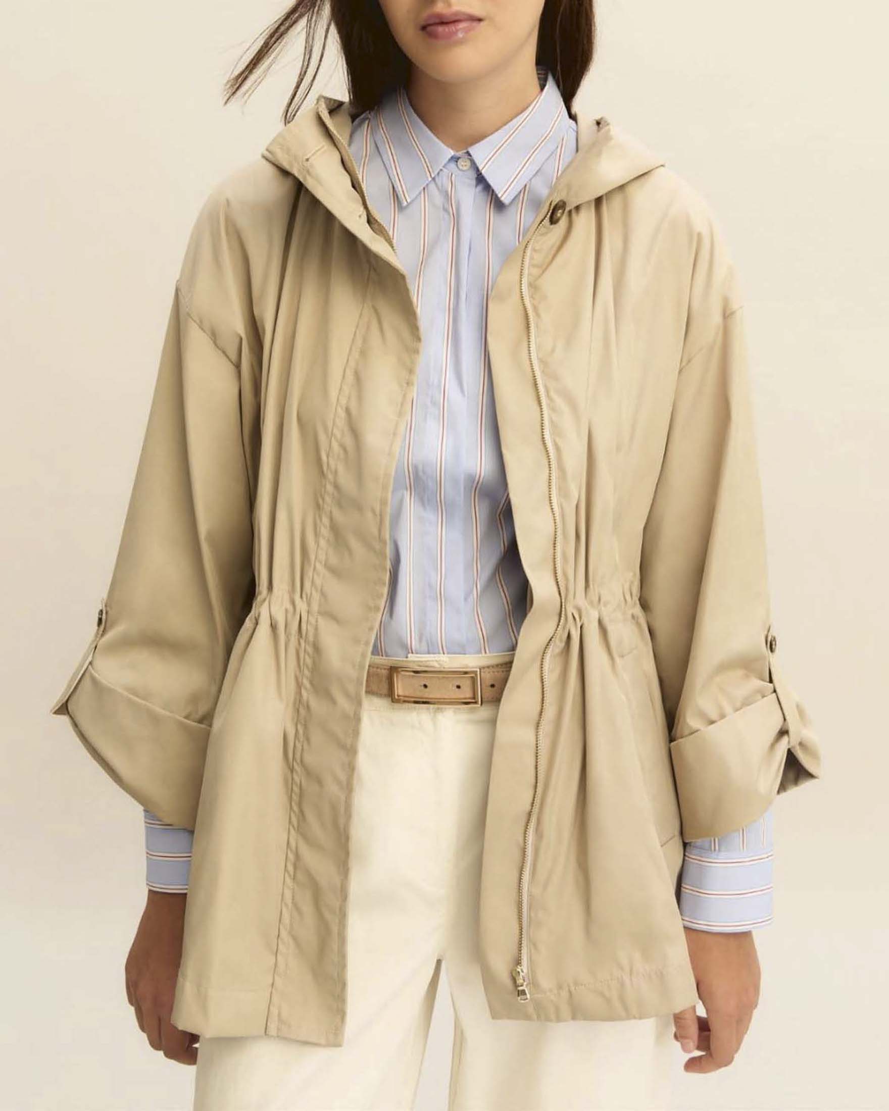Parka corto Emme Marella beige in twill tecnico antigoccia con cappuccio e coulisse in vita