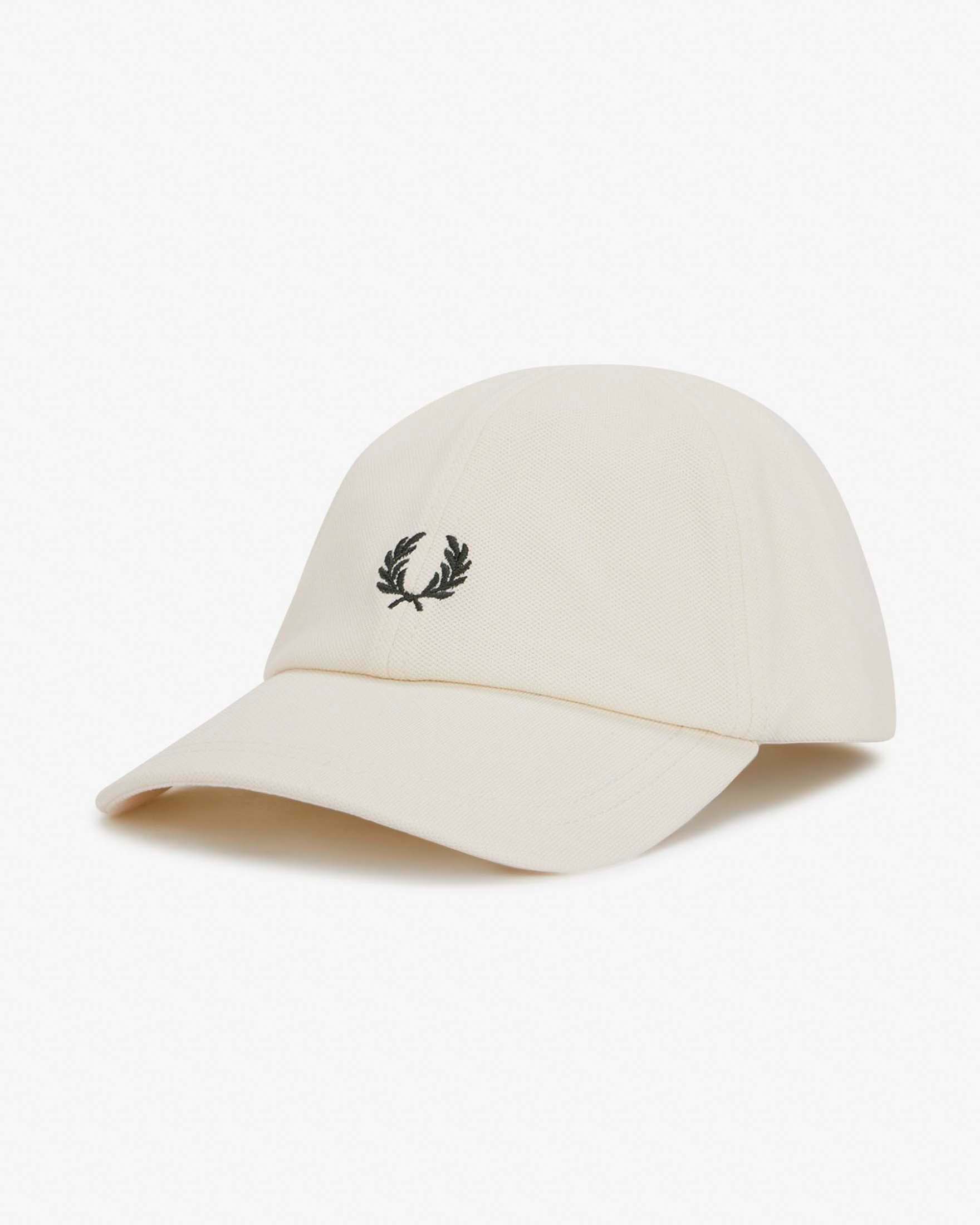 Berretto baseball Fred Perry panna in piquè di puro cotone con corona d'alloro verde