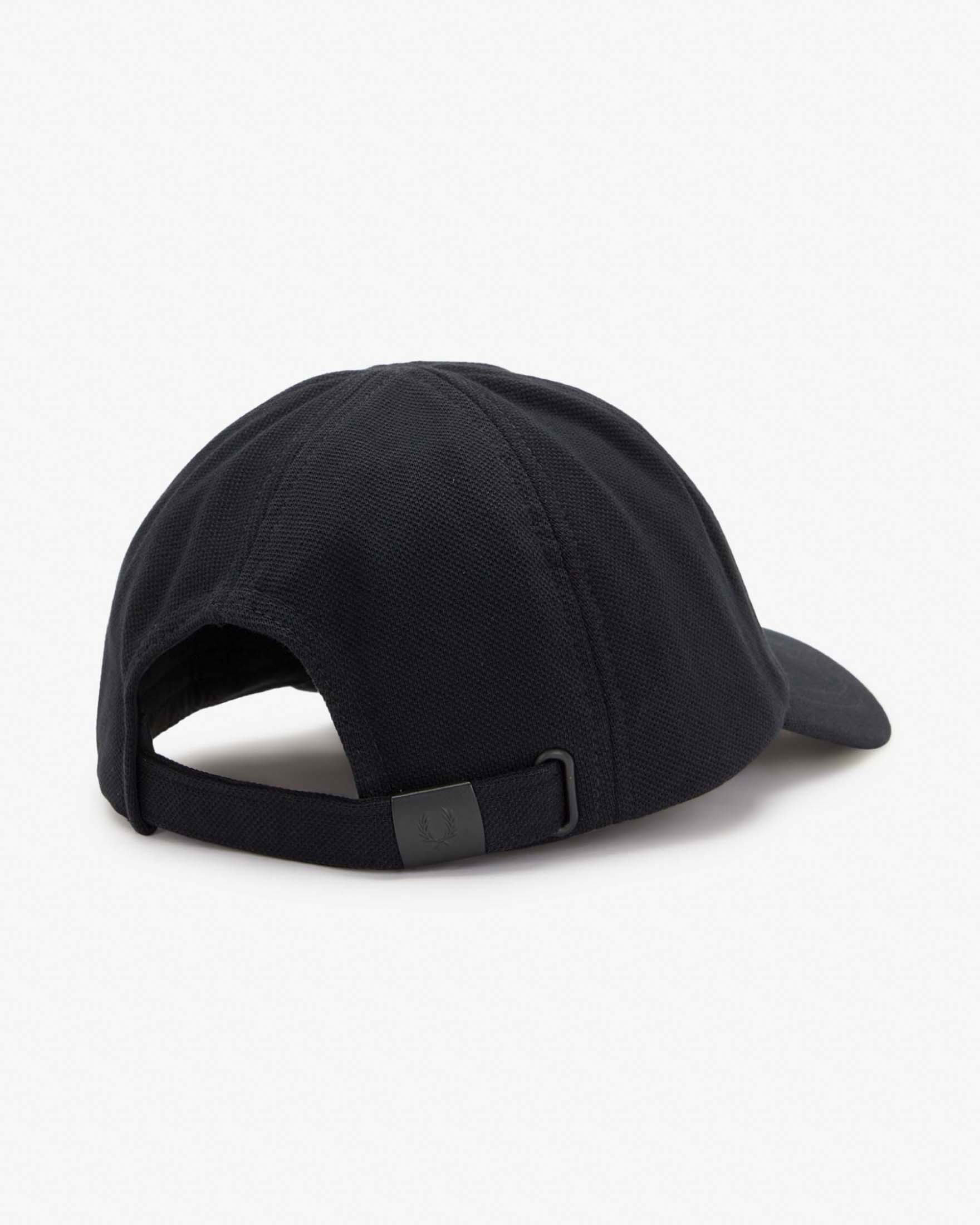 Berretto baseball Fred Perry nero in piquè di puro cotone con corona d'alloro bianca image
