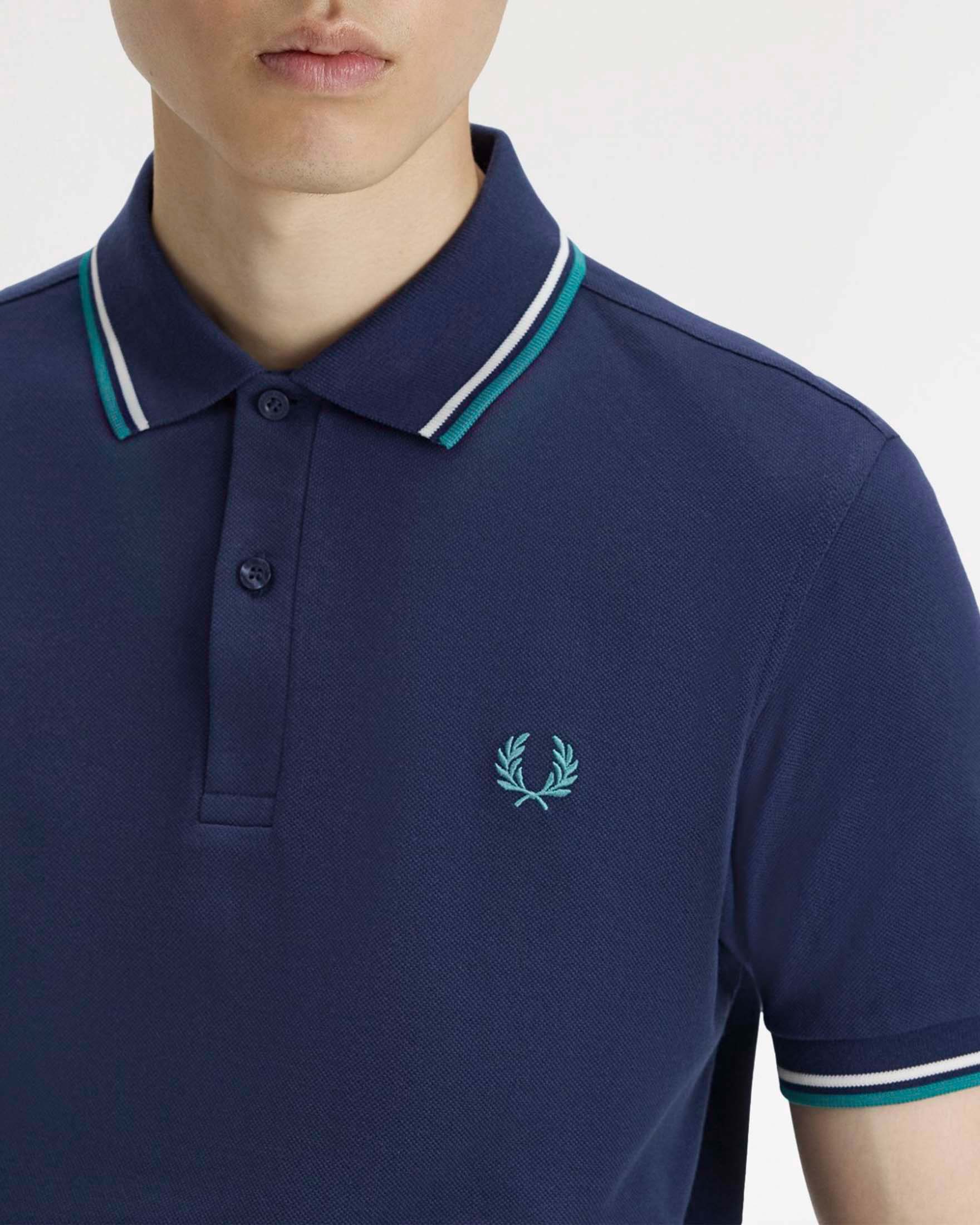 Polo Fred Perry blu indaco mezza manica con bordino bianco e celeste image