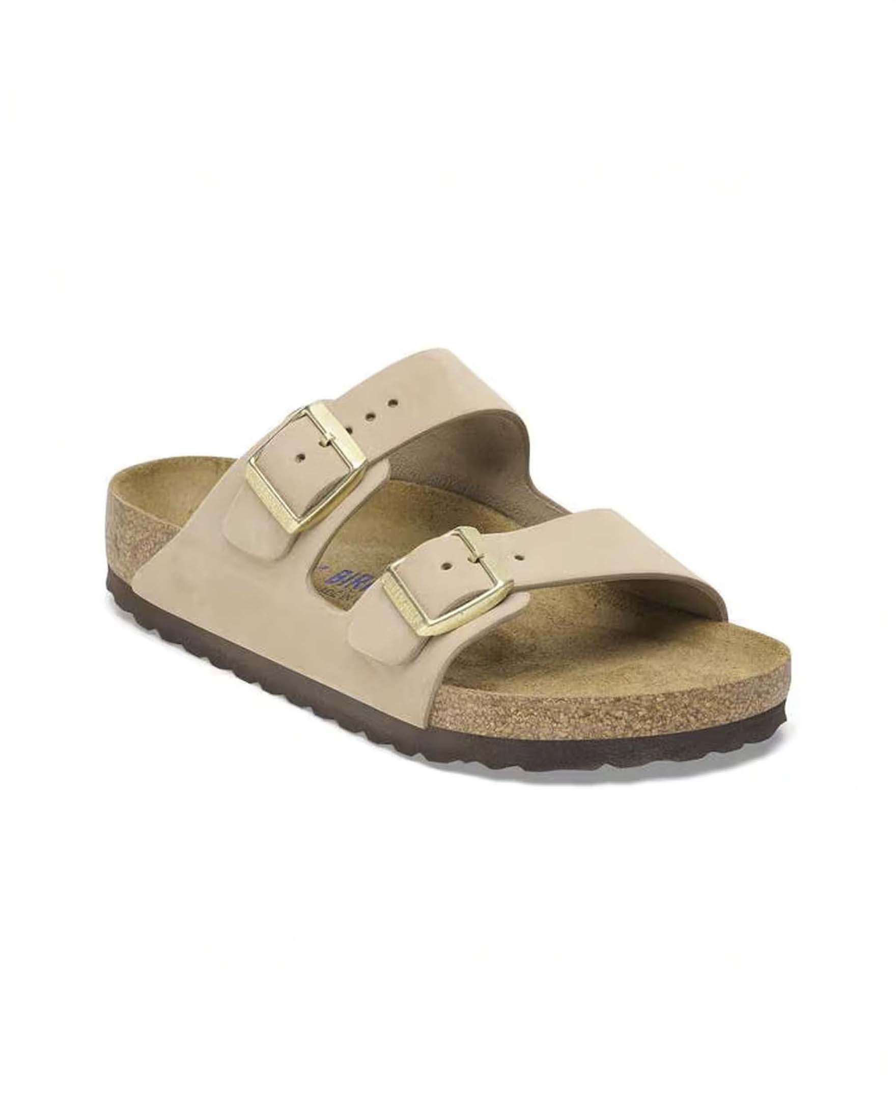 Sandalo Arizona Birkenstock color sabbia in pelle nabuk oliata con doppio cinturino