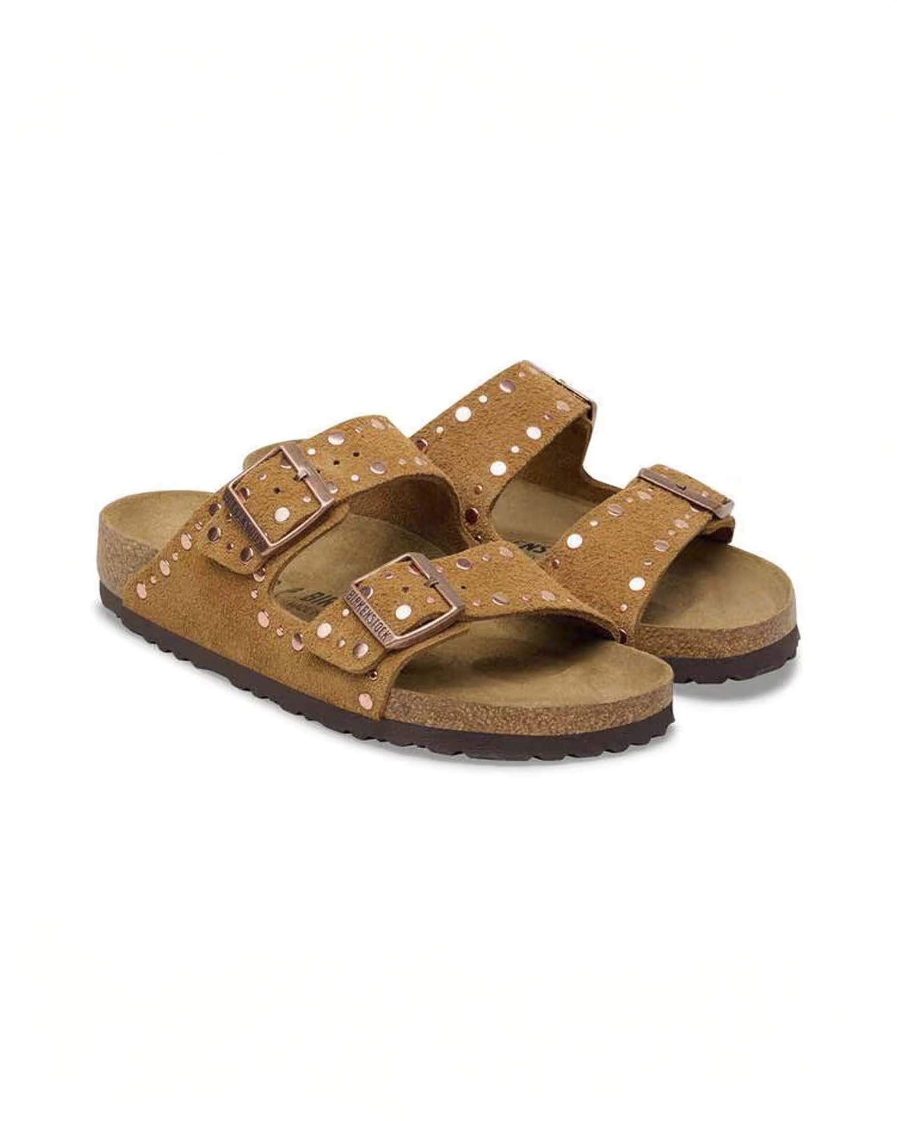 Sandalo Arizona Birkenstock color cuoio in suede con borchie argento applicate e doppia fascetta image