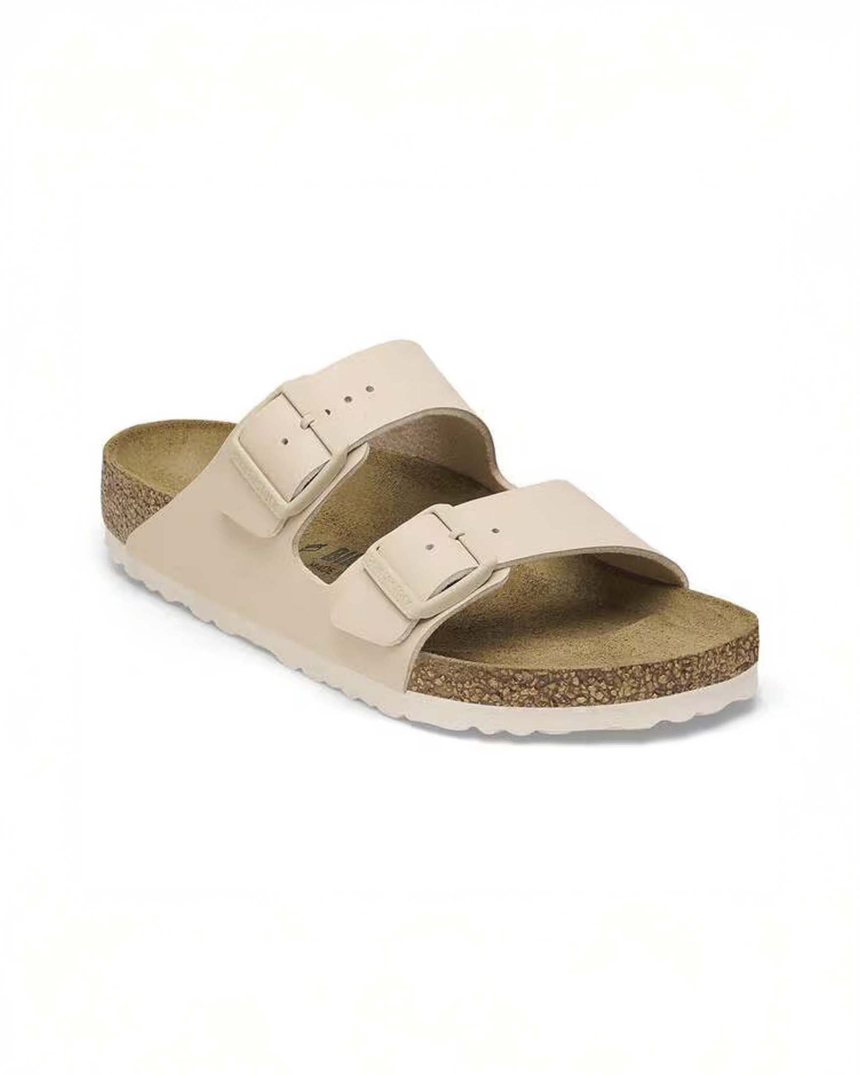Sandalo Arizona Birkenstock in nabuk color cipria con doppia fascetta e fibbie in metallo