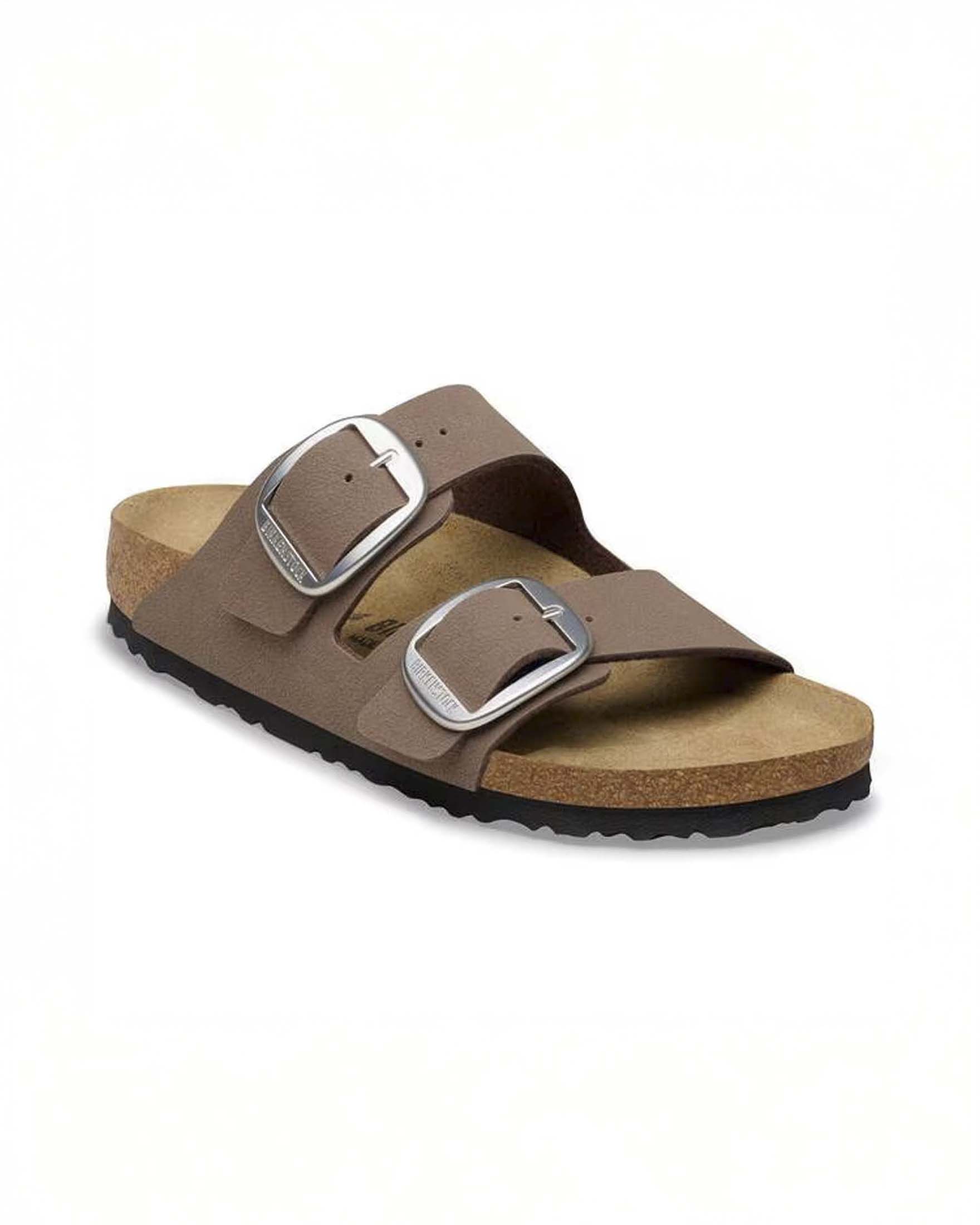 Sandalo Arizona Big Buckle Birkenstock color moro in pelle a doppia fascetta con fibbia argento