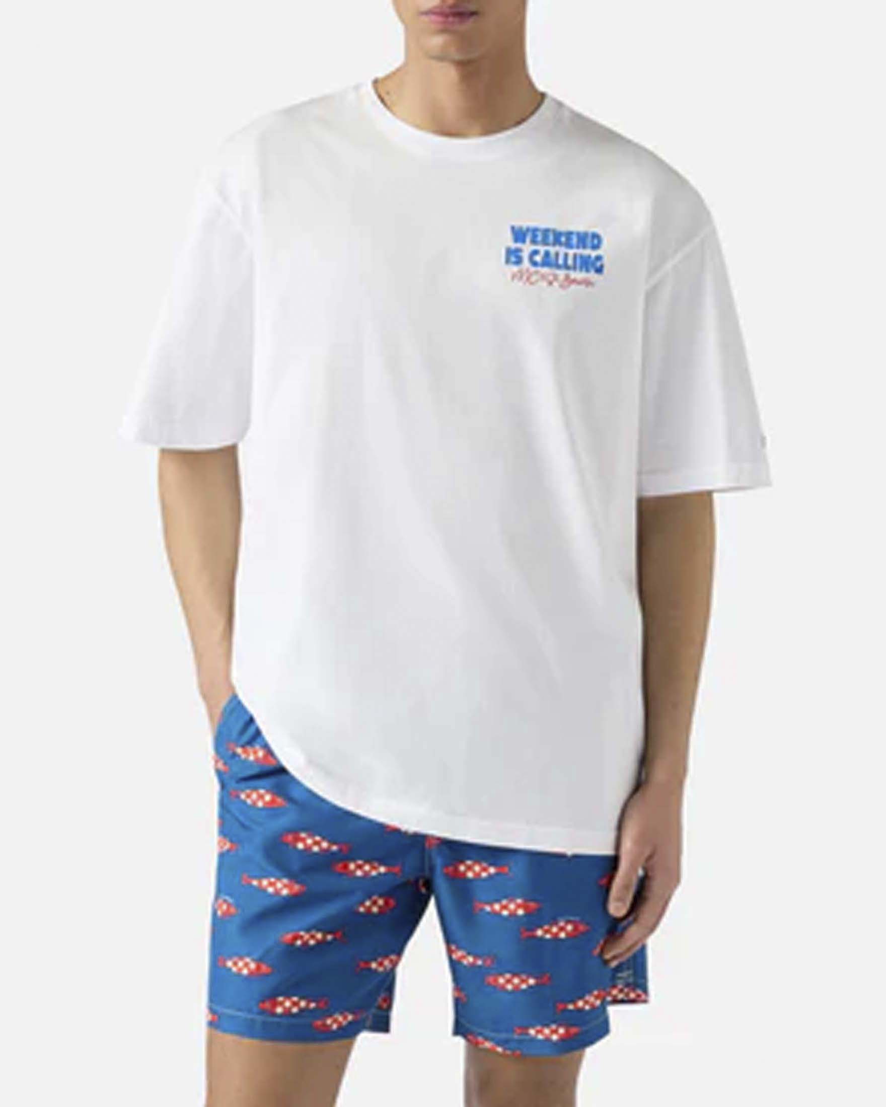 T-shirt bianca mezza manica con maxi stampa Weekend is Calling sul retro