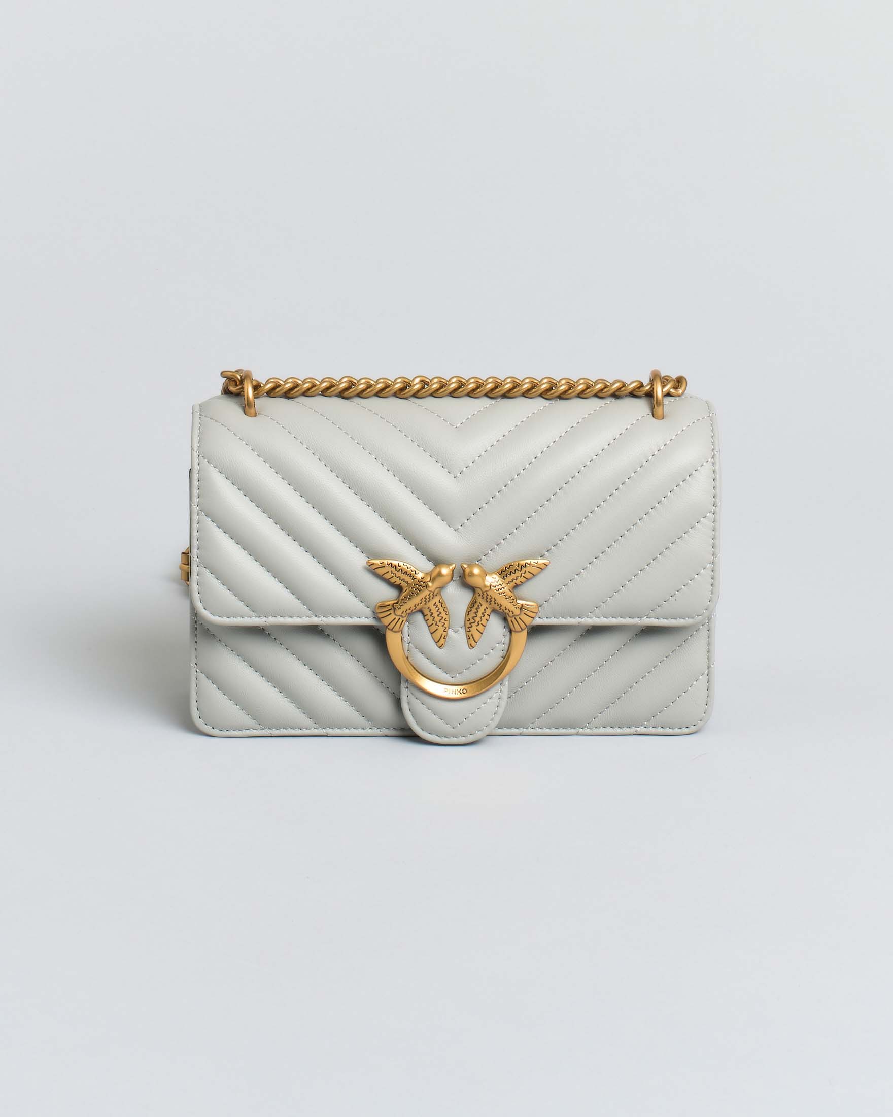 Borsa Mini Love Bag One Chevron in pelle color perla con fibbia Love Birds dorata e tracolla
