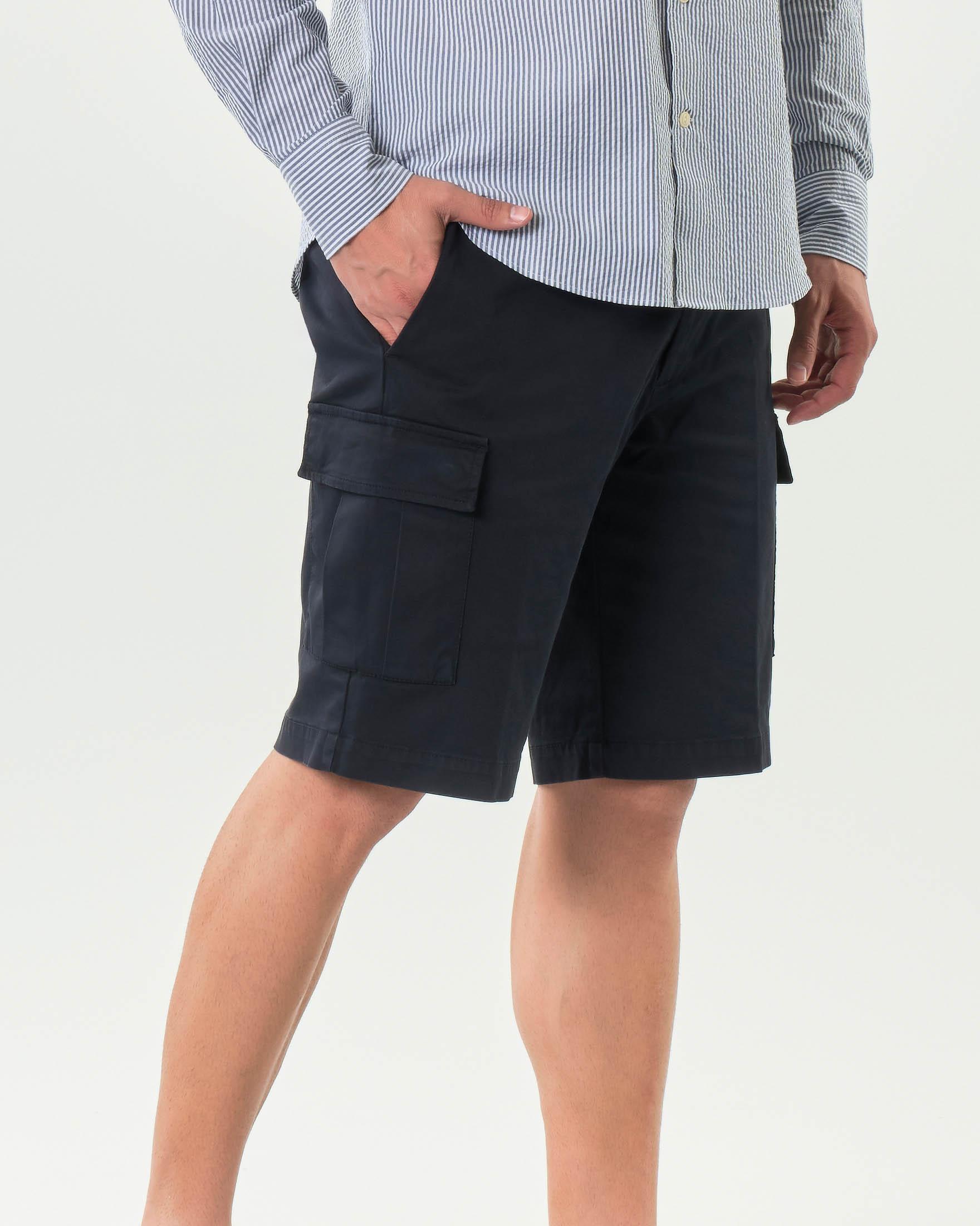 Bermuda cargo Ashki.i blu in tricotina di cotone stretch image
