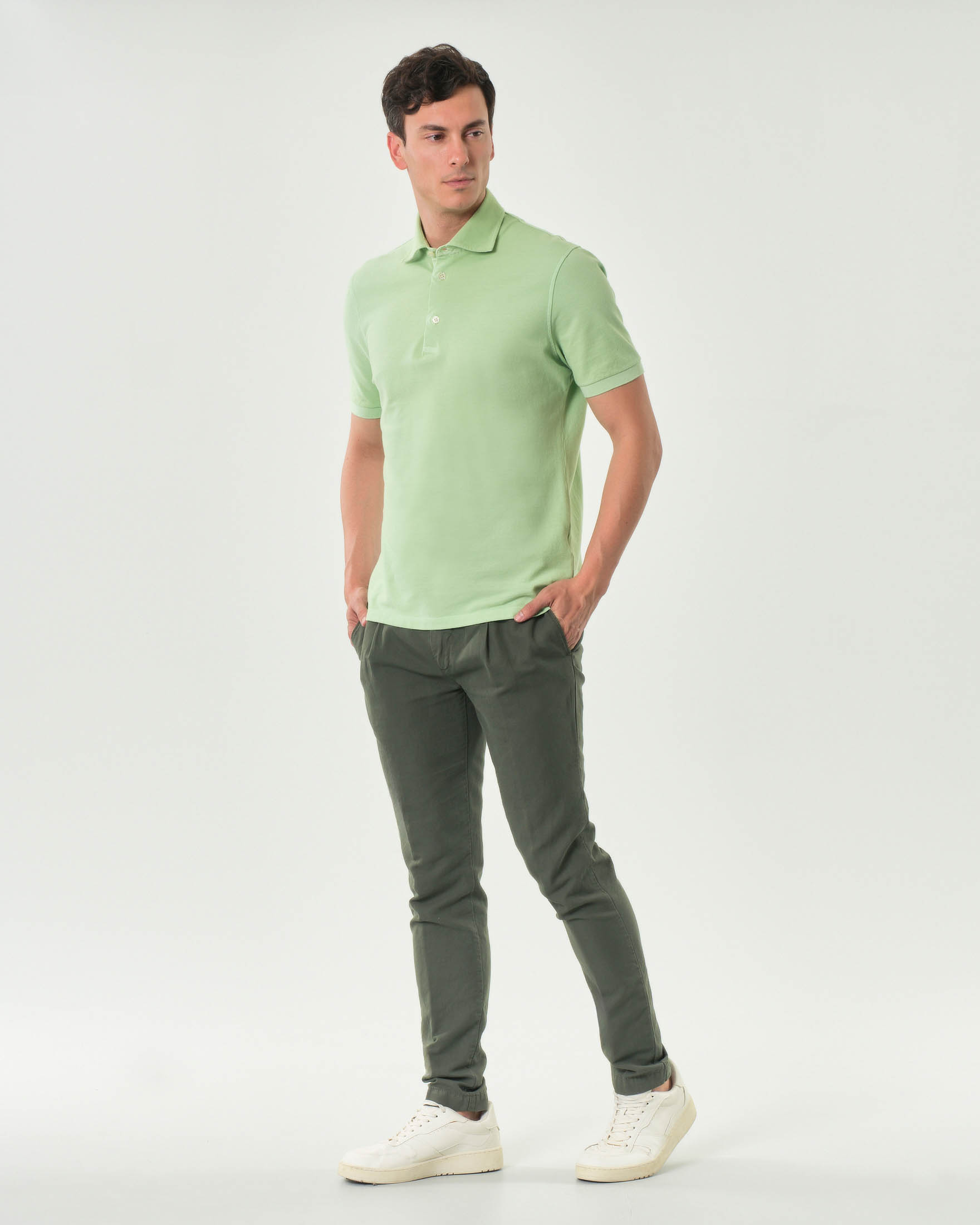 Pantalone chino Ashki.i verde militare in misto cotone e lino