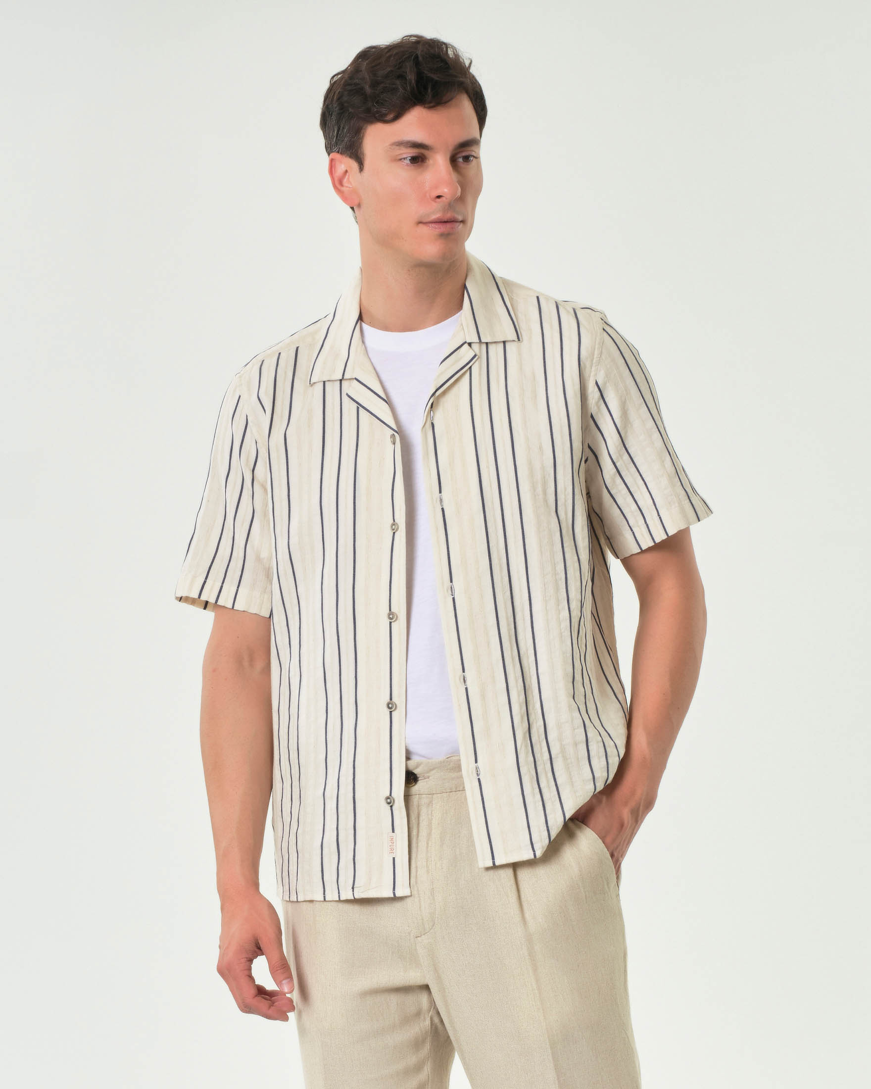 Camicia mezza manica Impure panna a righe blu in misto cotone e lino