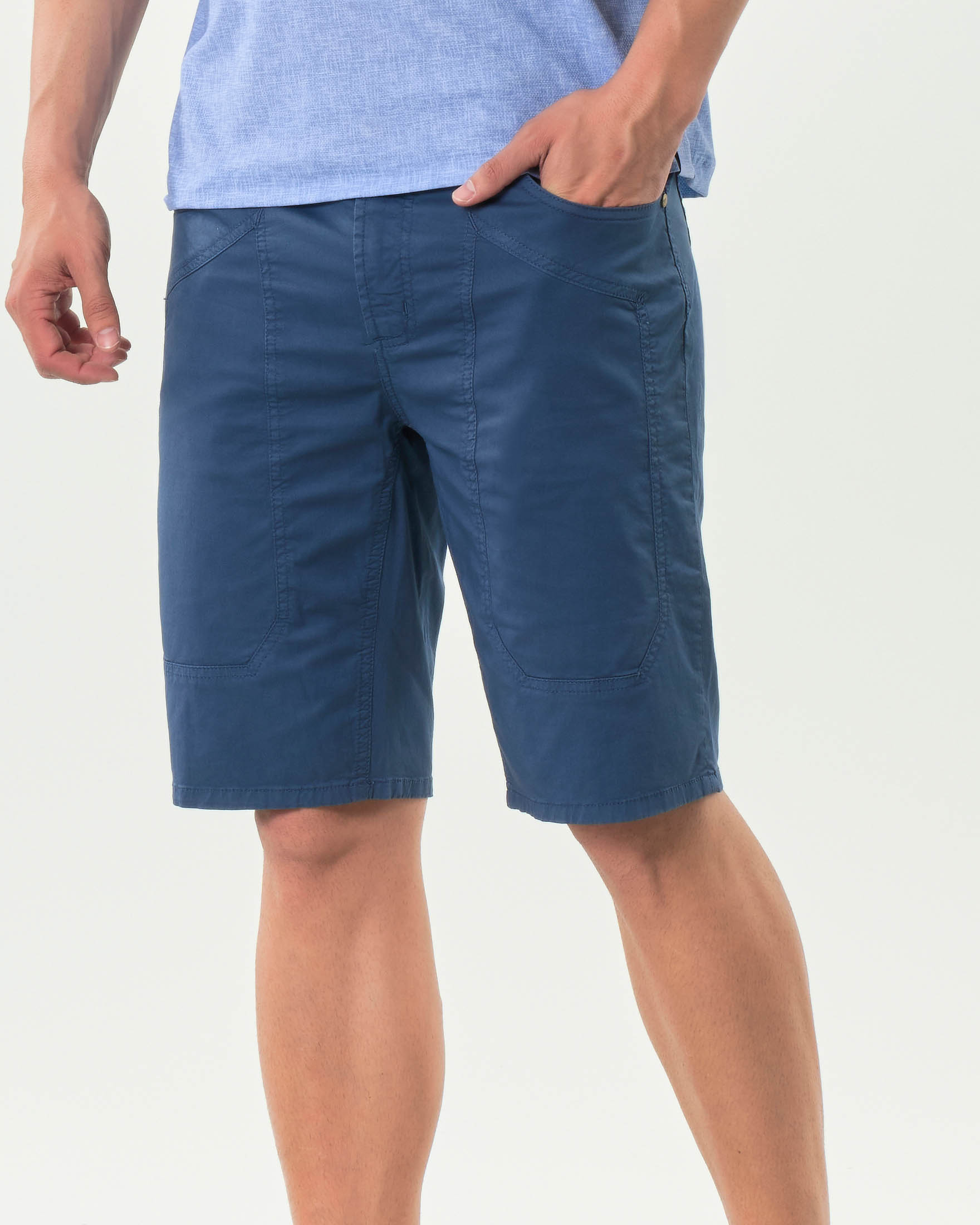 Bermuda Jeckerson blu indaco in gabardina di cotone stretch con toppa image