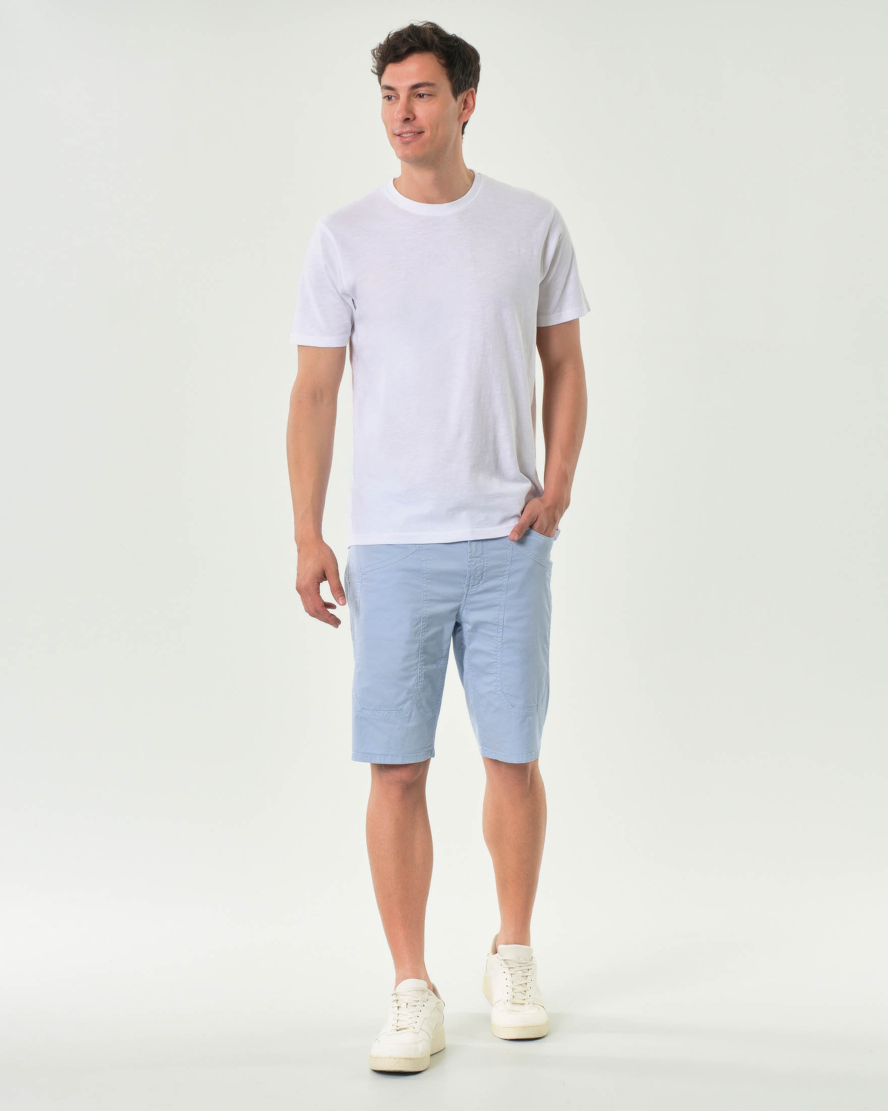 Bermuda Jeckerson azzurro in gabardina di cotone stretch con toppa
