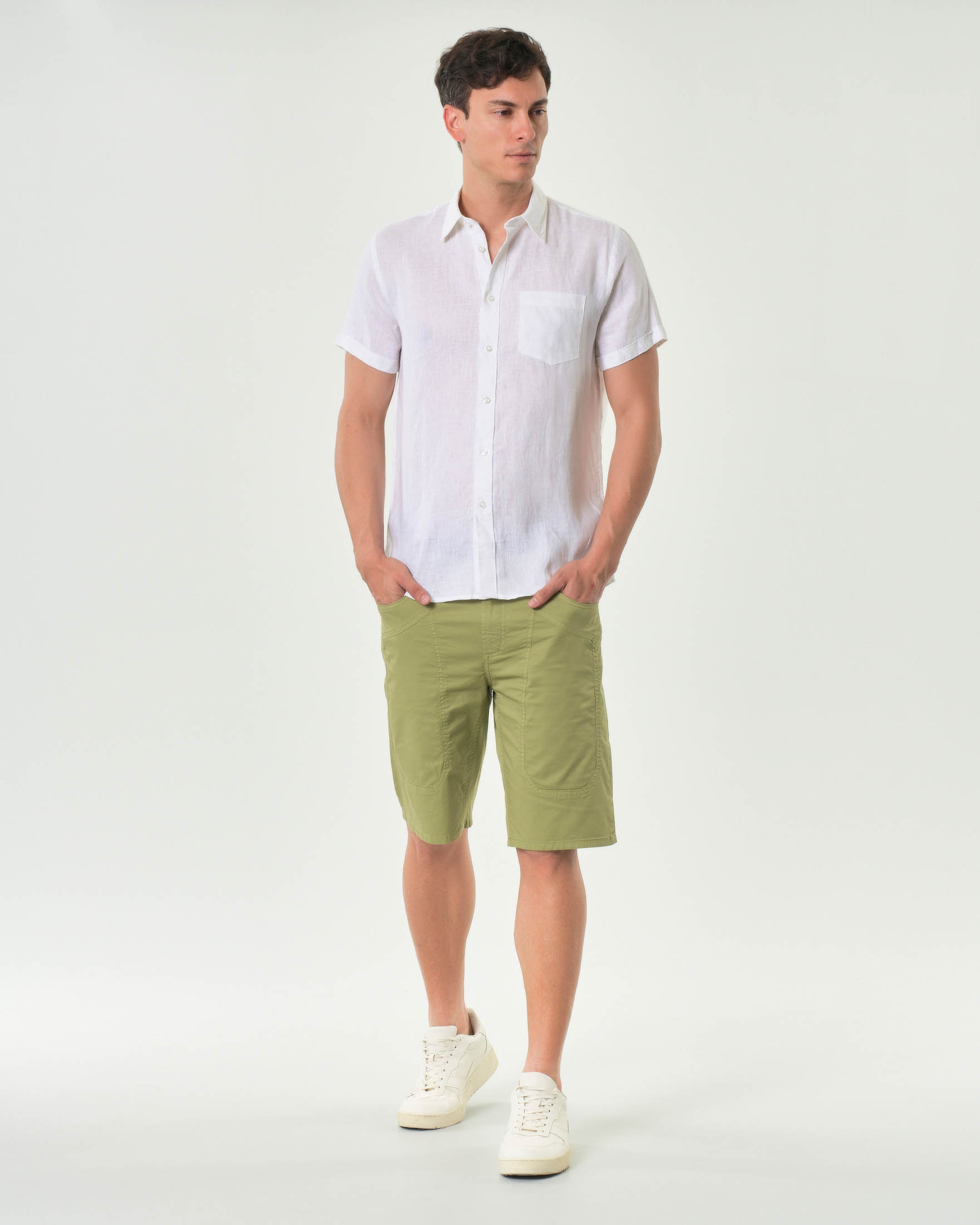 Bermuda Jeckerson verde salvia in gabardina di cotone stretch con toppa