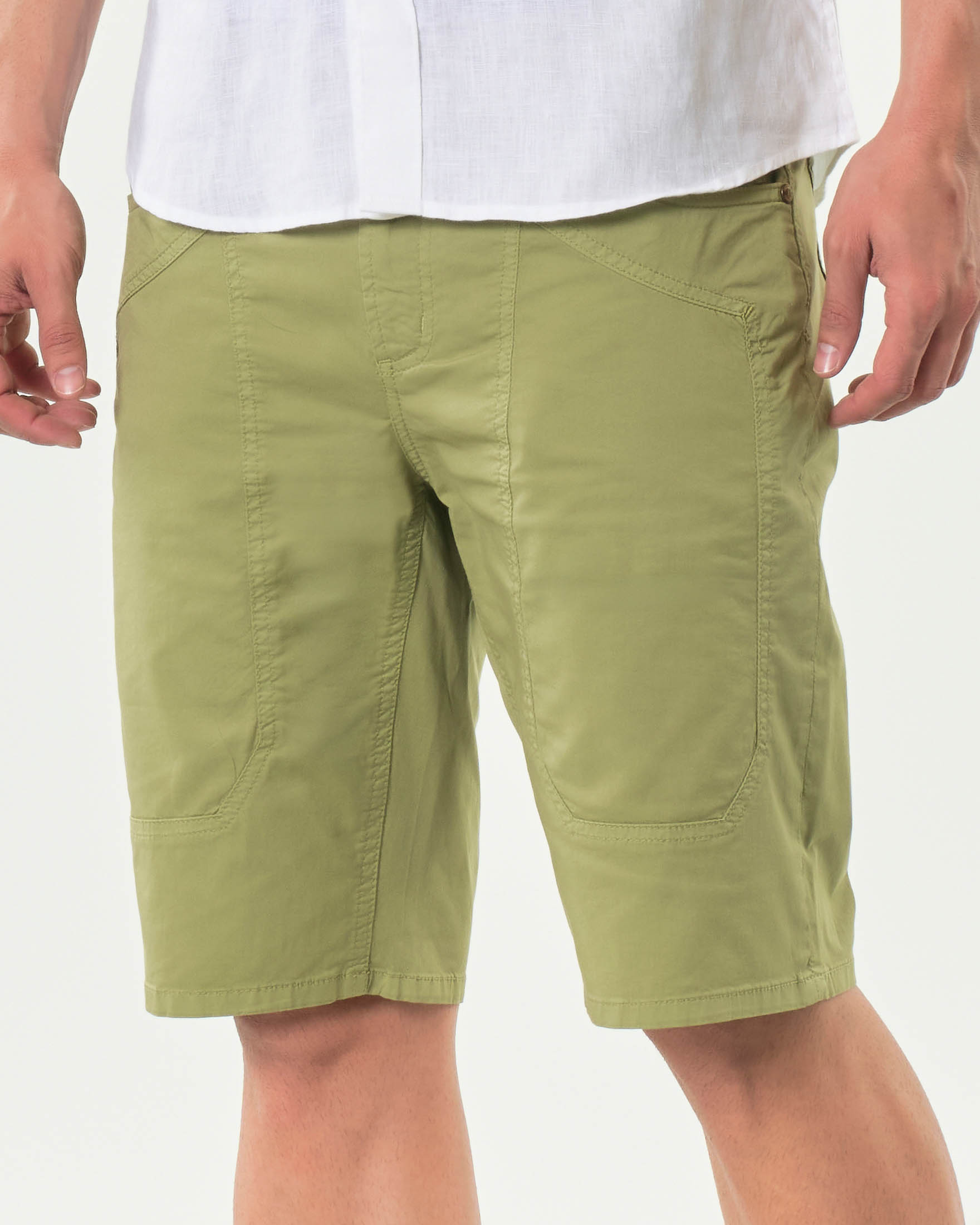 Bermuda Jeckerson verde salvia in gabardina di cotone stretch con toppa image