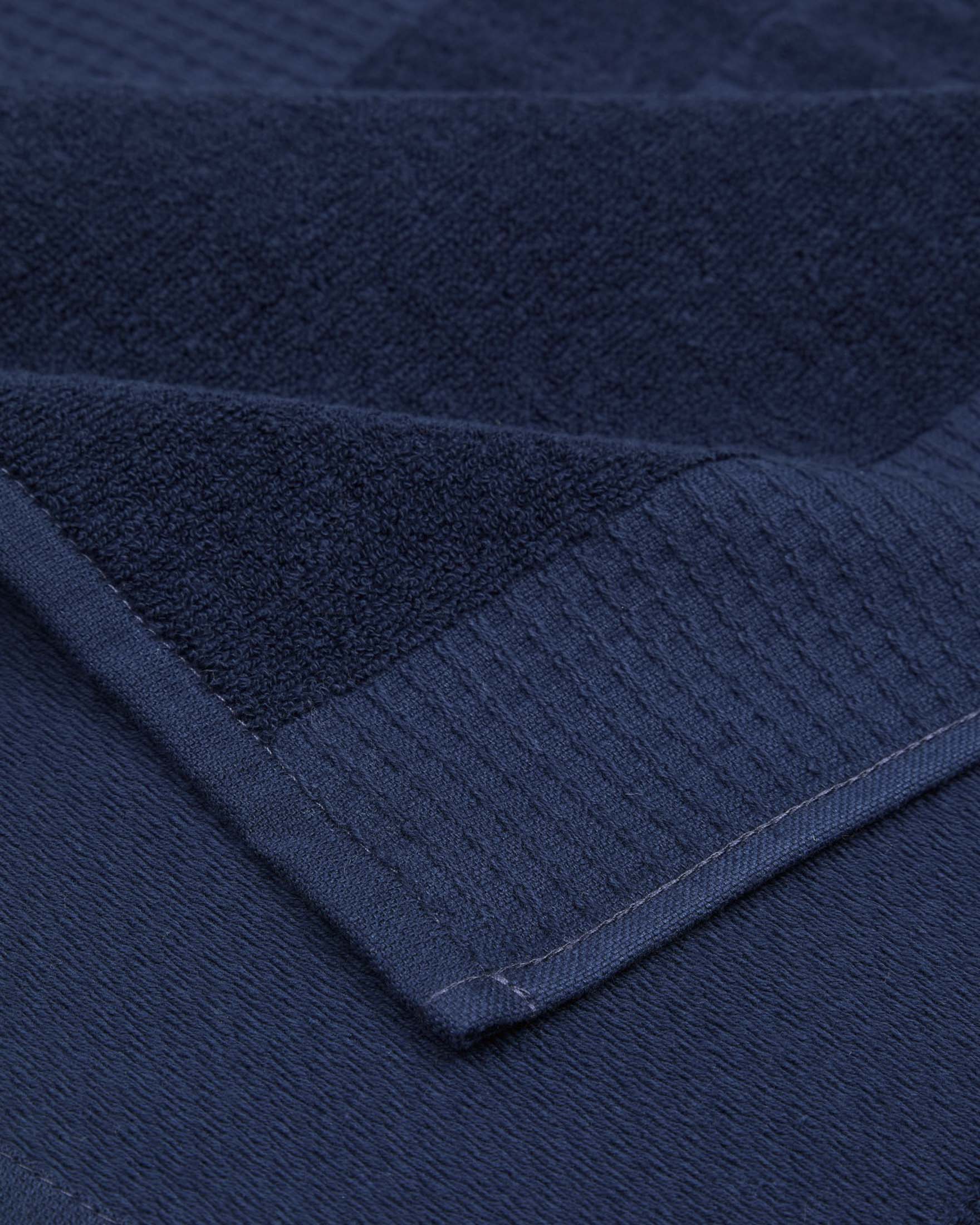 Telo mare Emporio Armani blu scuro in cotone con logo jacquard image