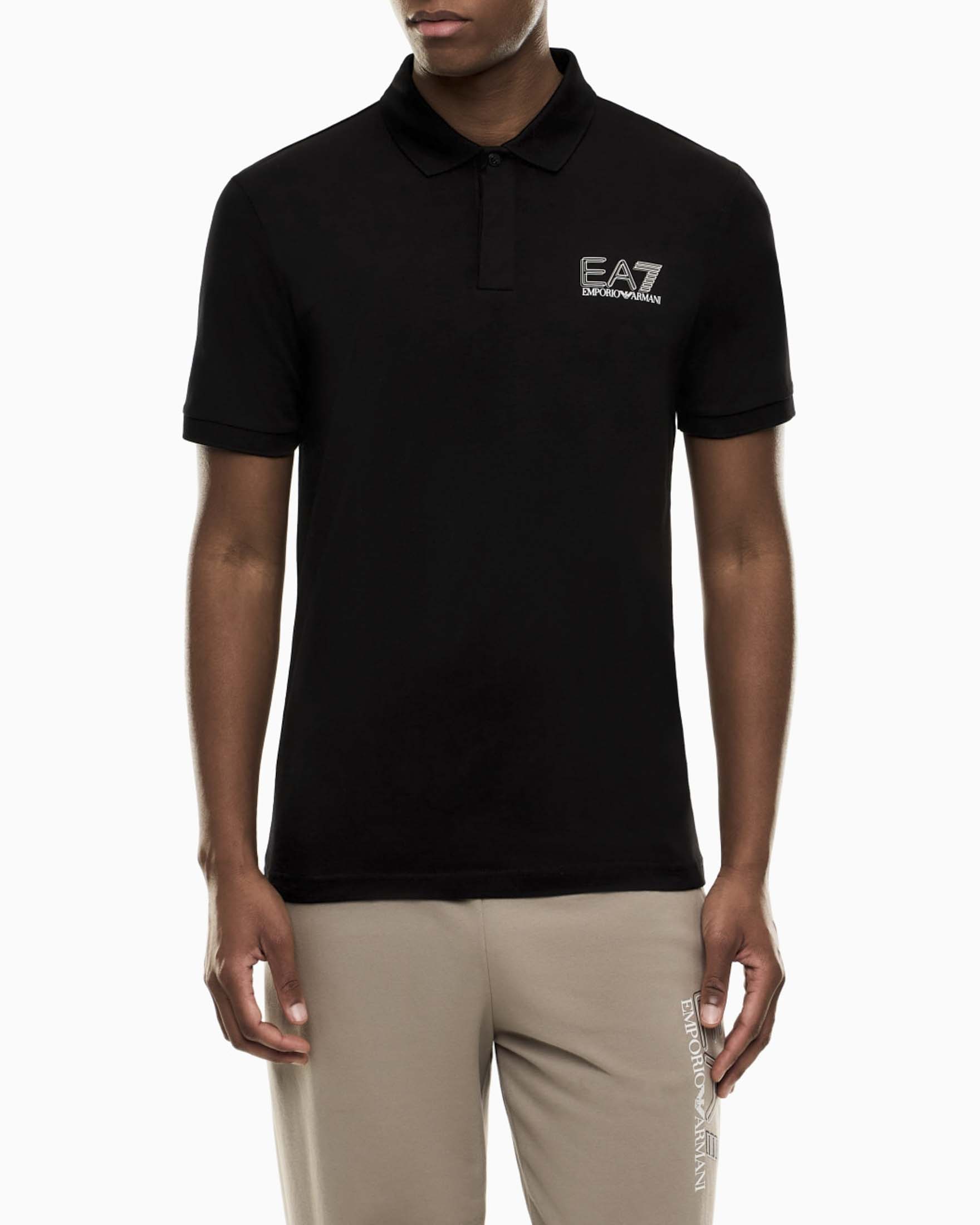 Polo EA7 nera in cotone stretch con logo ricamato sul petto