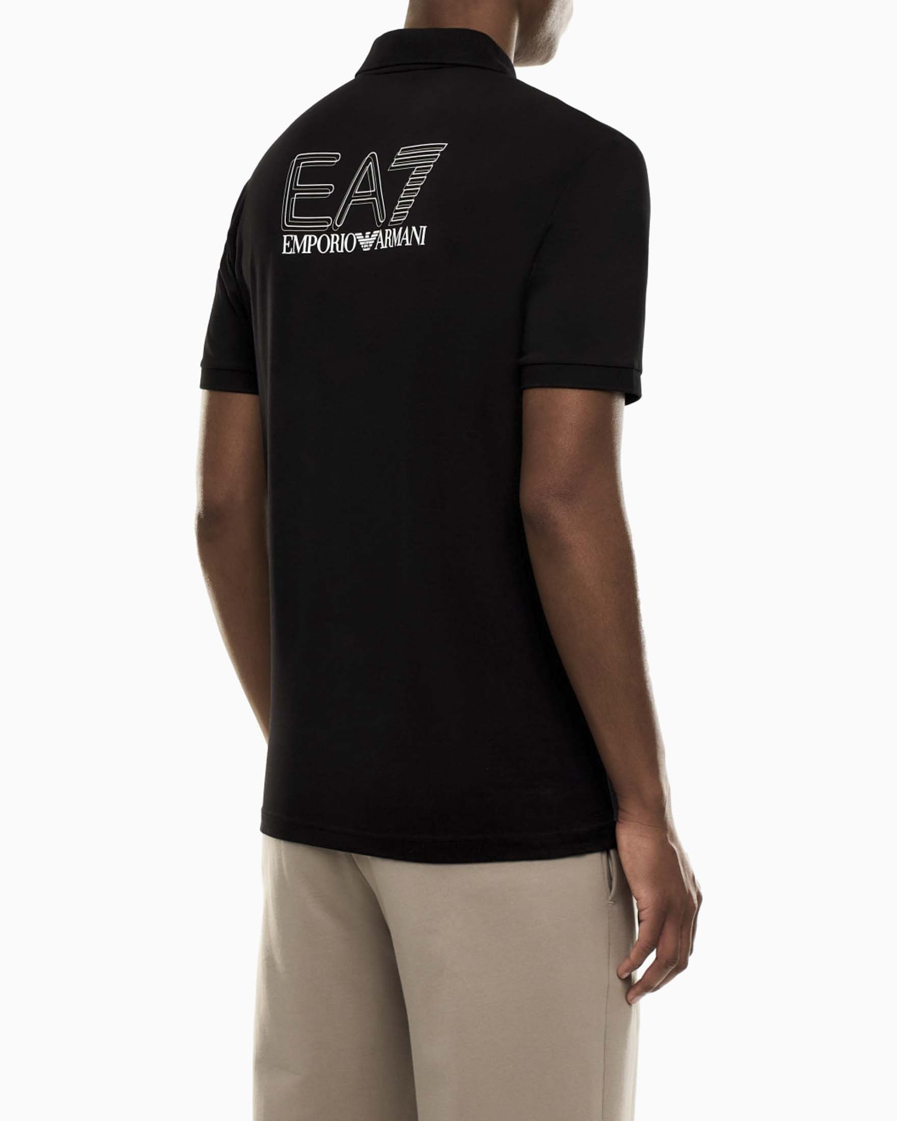 Polo EA7 nera in cotone stretch con logo ricamato sul petto image