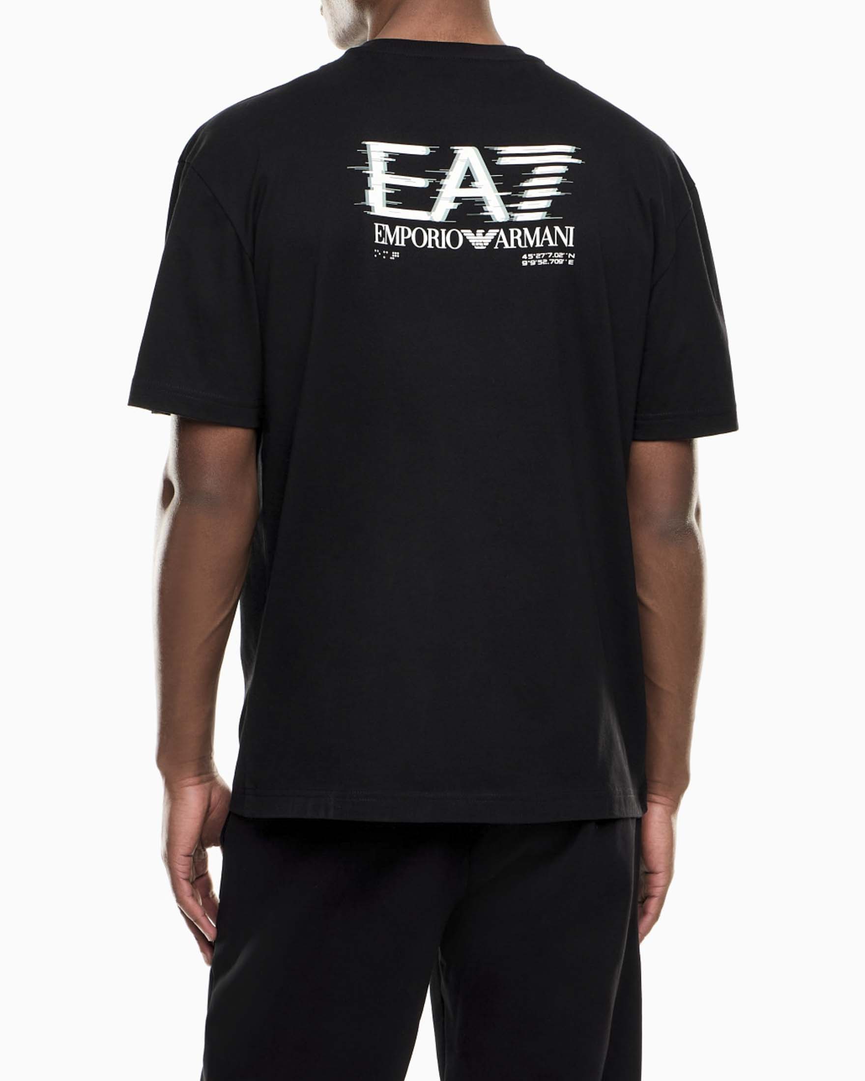 T-shirt mezza manica EA7 nera in cotone con stampa logo fronte e retro image