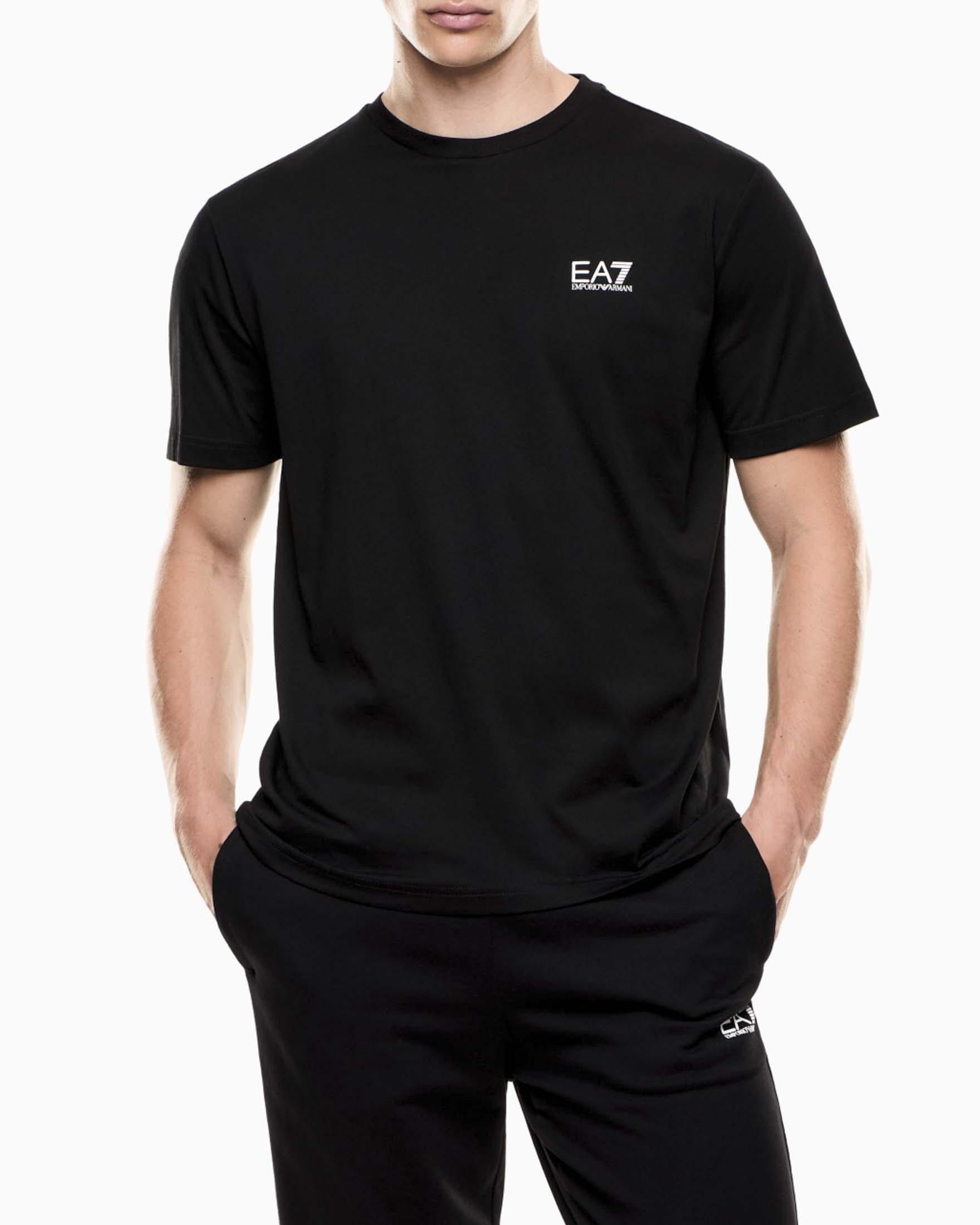 T-shirt EA7 nera in cotone a maniche corte con stampa logo sul retro
