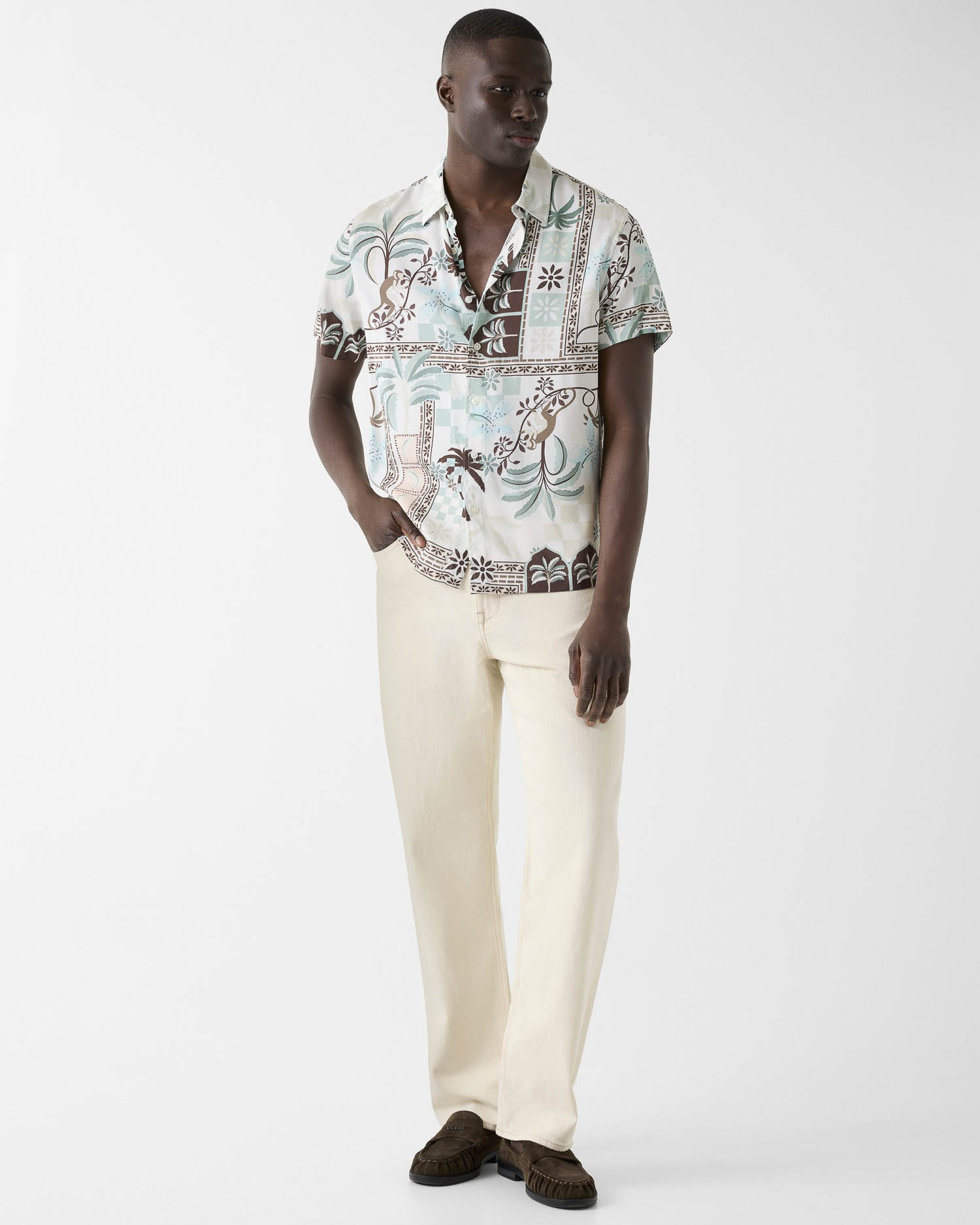 Camicia mezza manica Guess in viscosa con stampa jungle