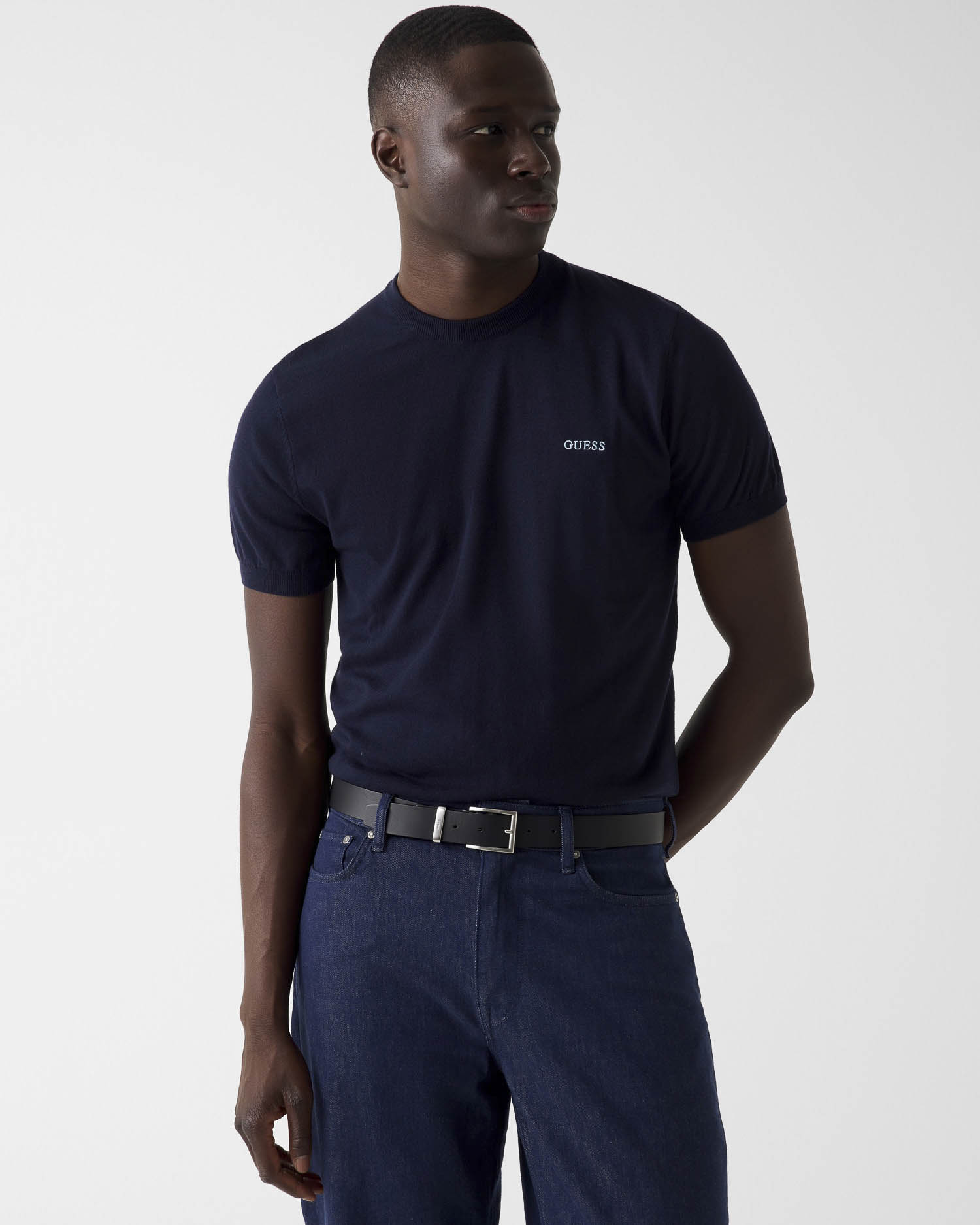 T-shirt blu in maglia di cotone e seta con logo piccolo ricamato sul petto