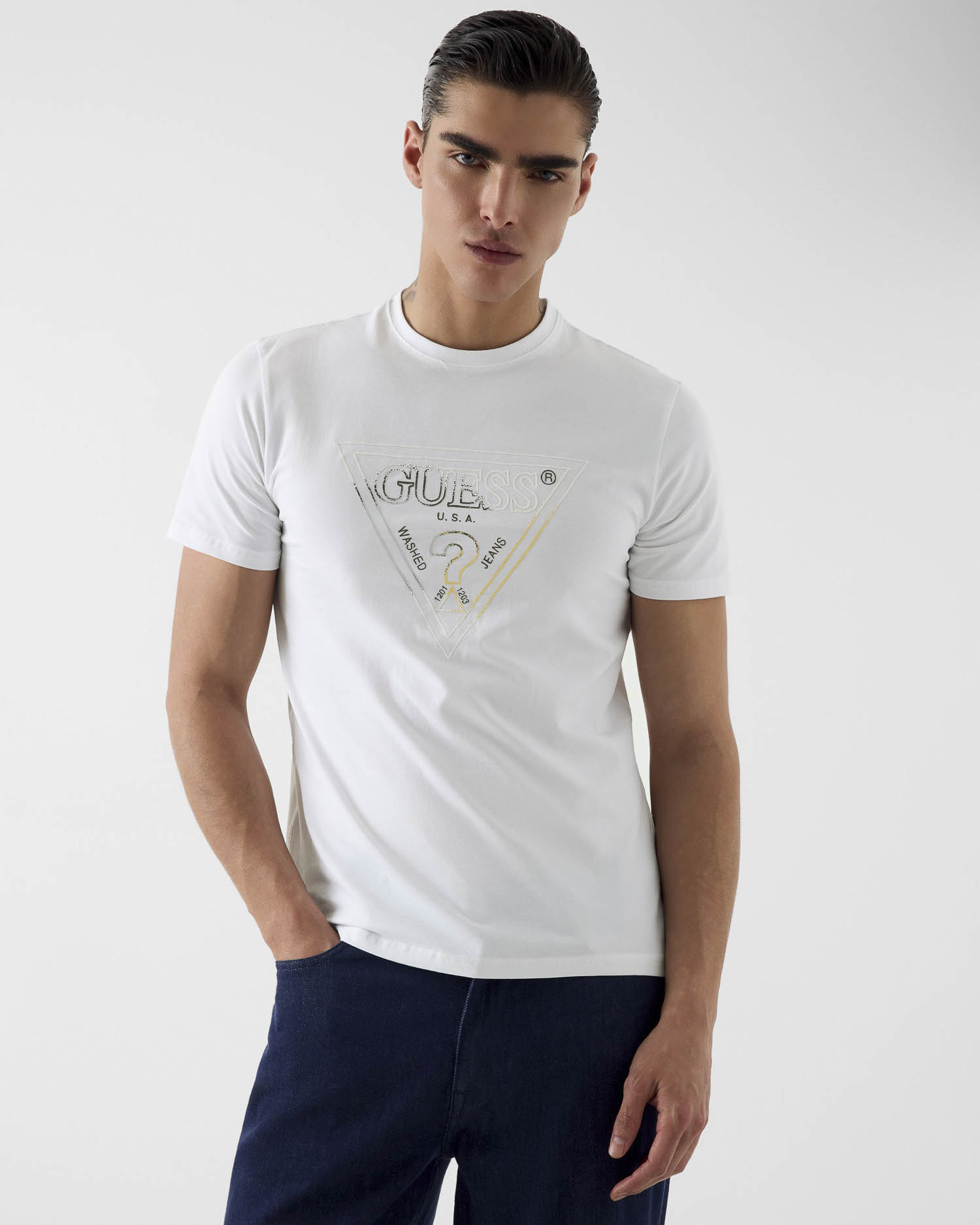 T-shirt mezza manica Guess bianca in cotone stretch con stampa logo triangolare