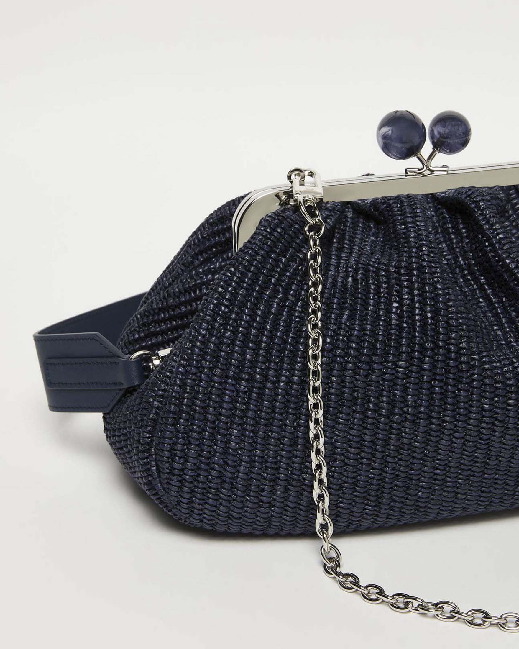 Pasticcino Bag Medium Weekend Max Mara blu in rafia con doppia tracolla removibile image
