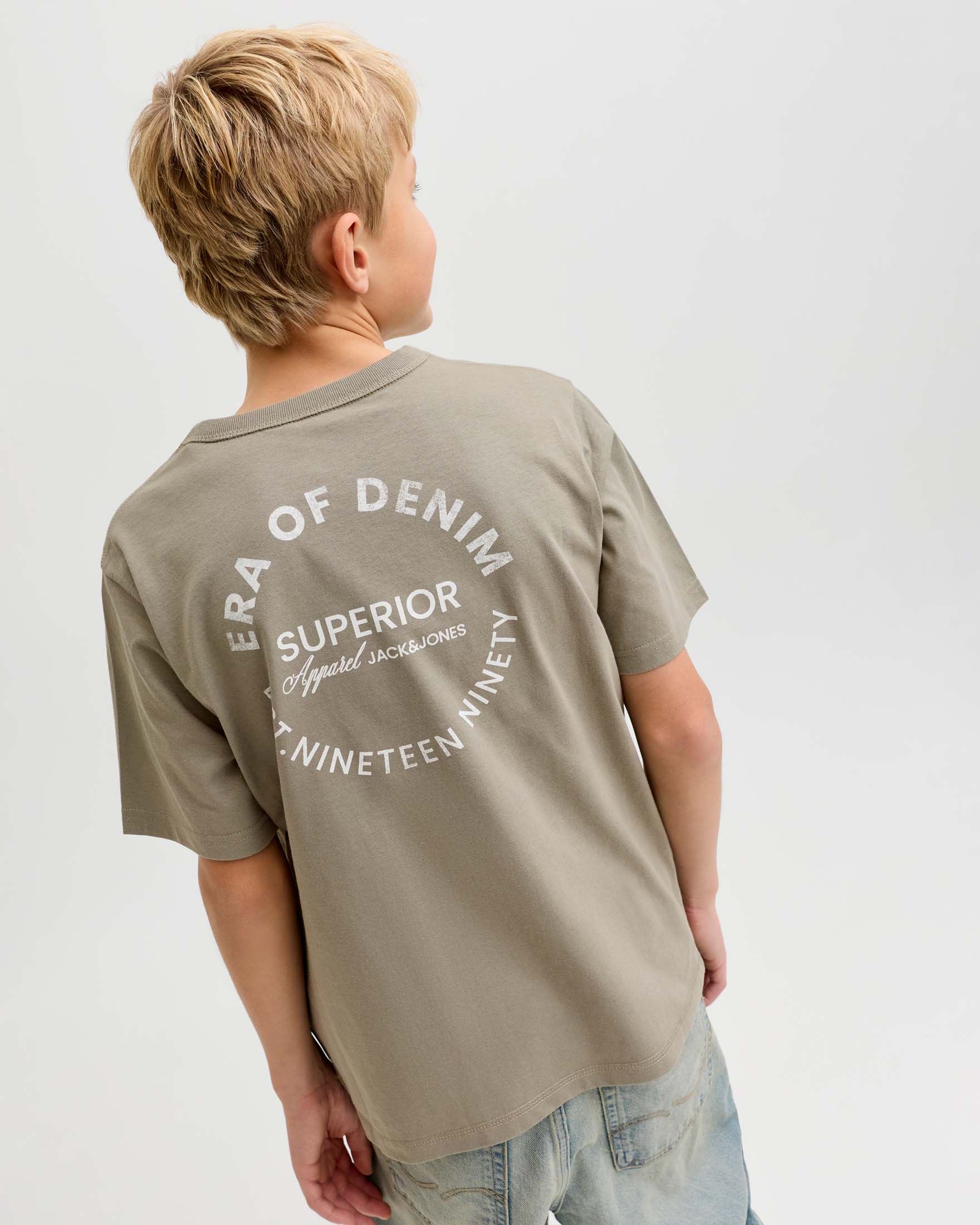 T-shirt Jack & Jones color salvia in puro cotone con scritta Era of denim image