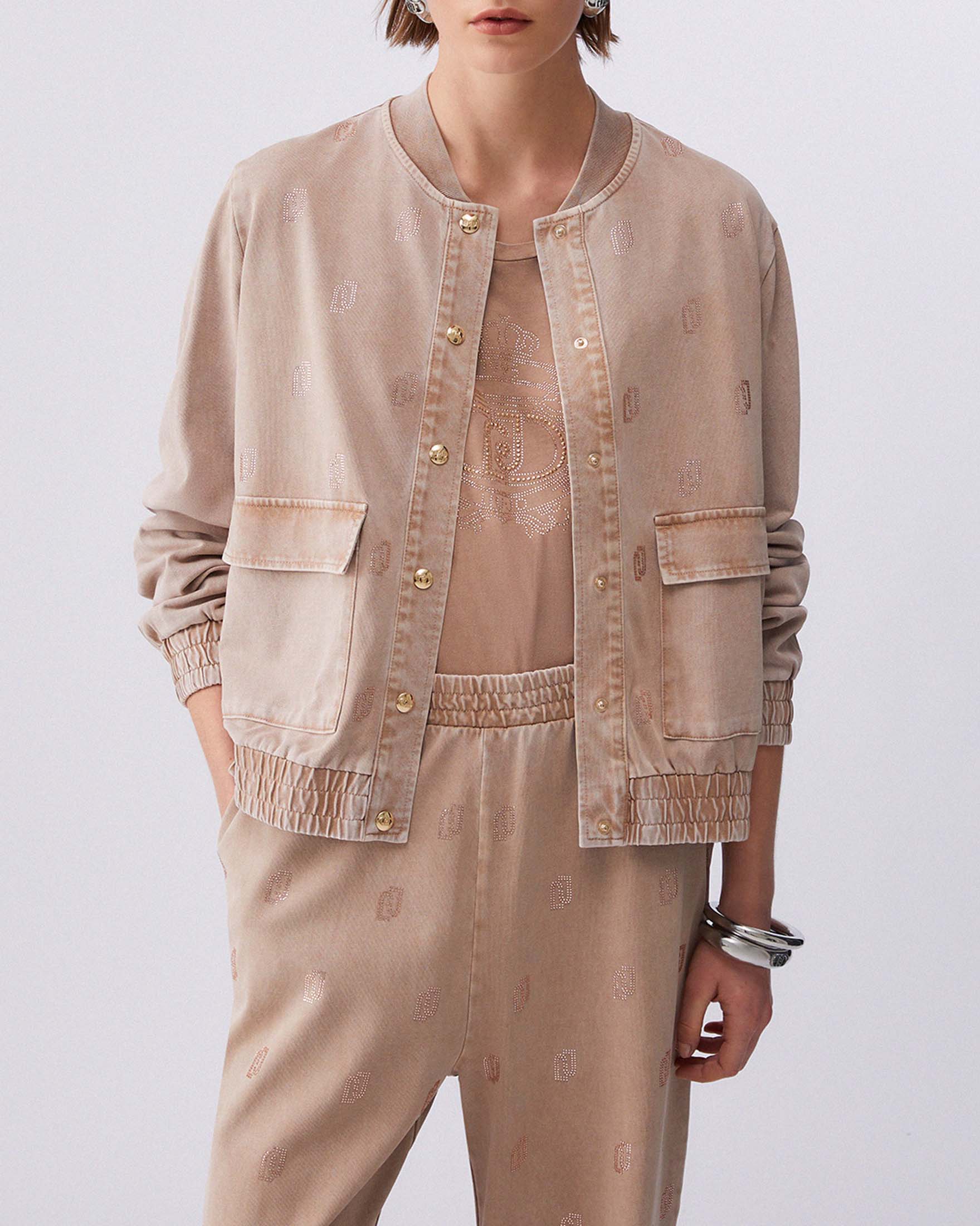 Bomber jacket Liu Jo Sport color nude in jersey délavé con logo strass all over e tasche applicate image