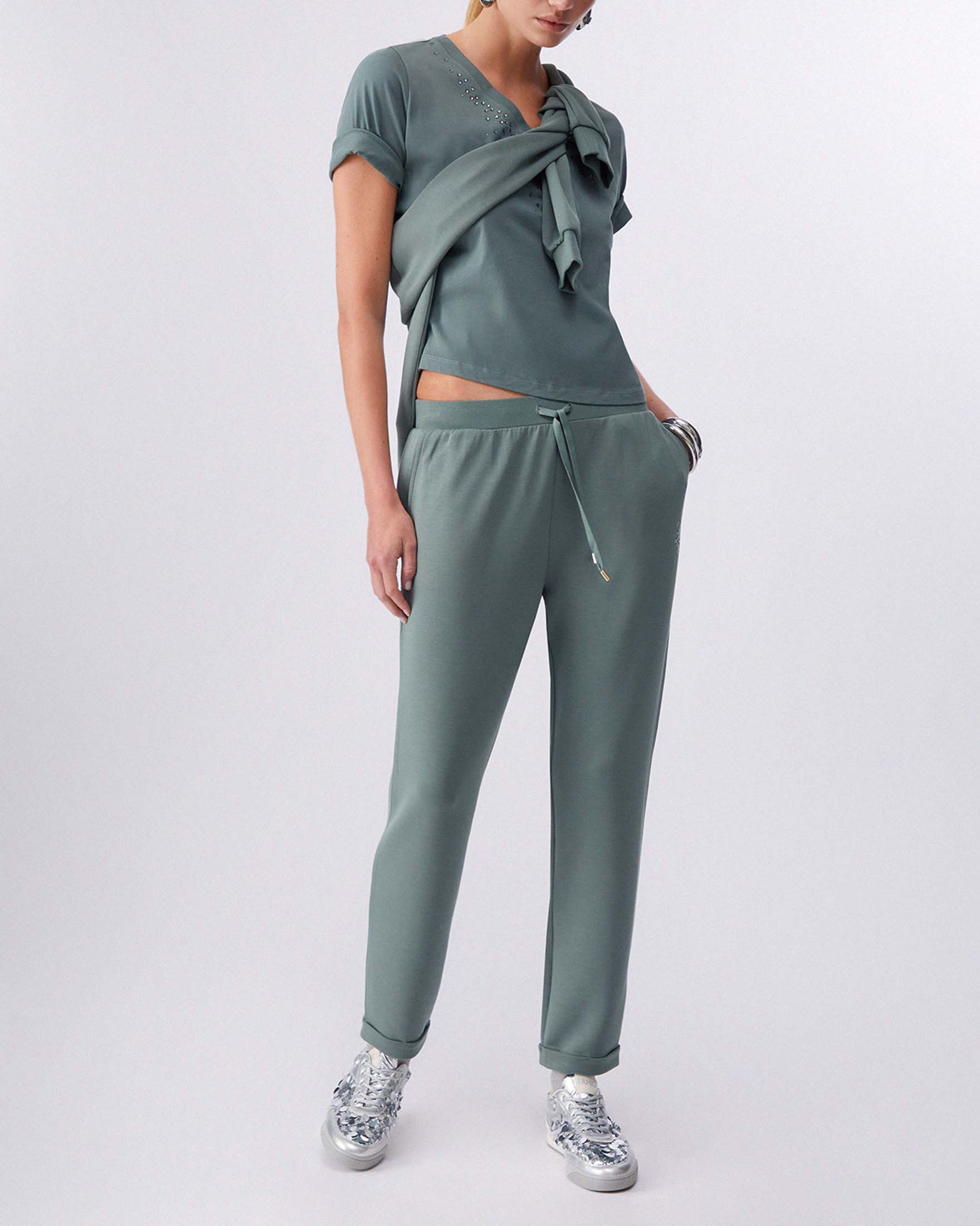 Pantaloni joggers Liu Jo Sport color salvia in scuba con logo ricamato e risvolto