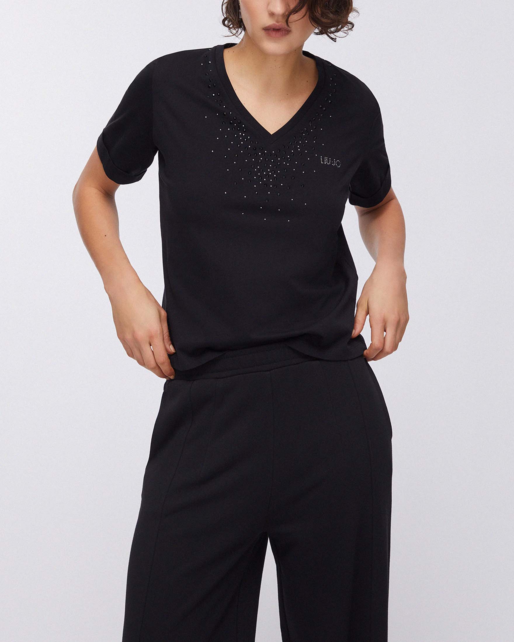 T-shirt con scollo a V Liu Jo Sport nera in cotone con maniche corte risvoltate e strass applicati image